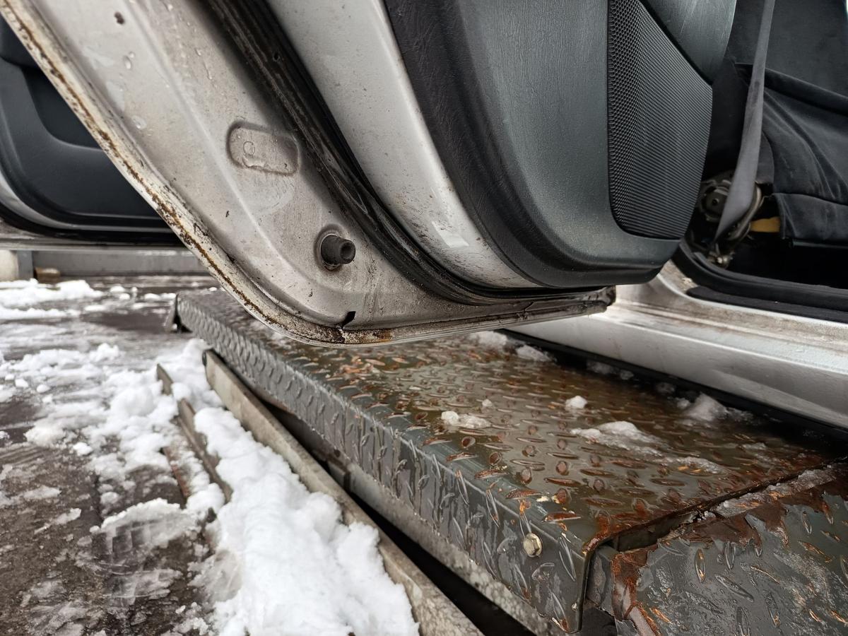 Toyota Corolla E12 original T&uuml;r hinten links Fond 199 Silber Bj 2002