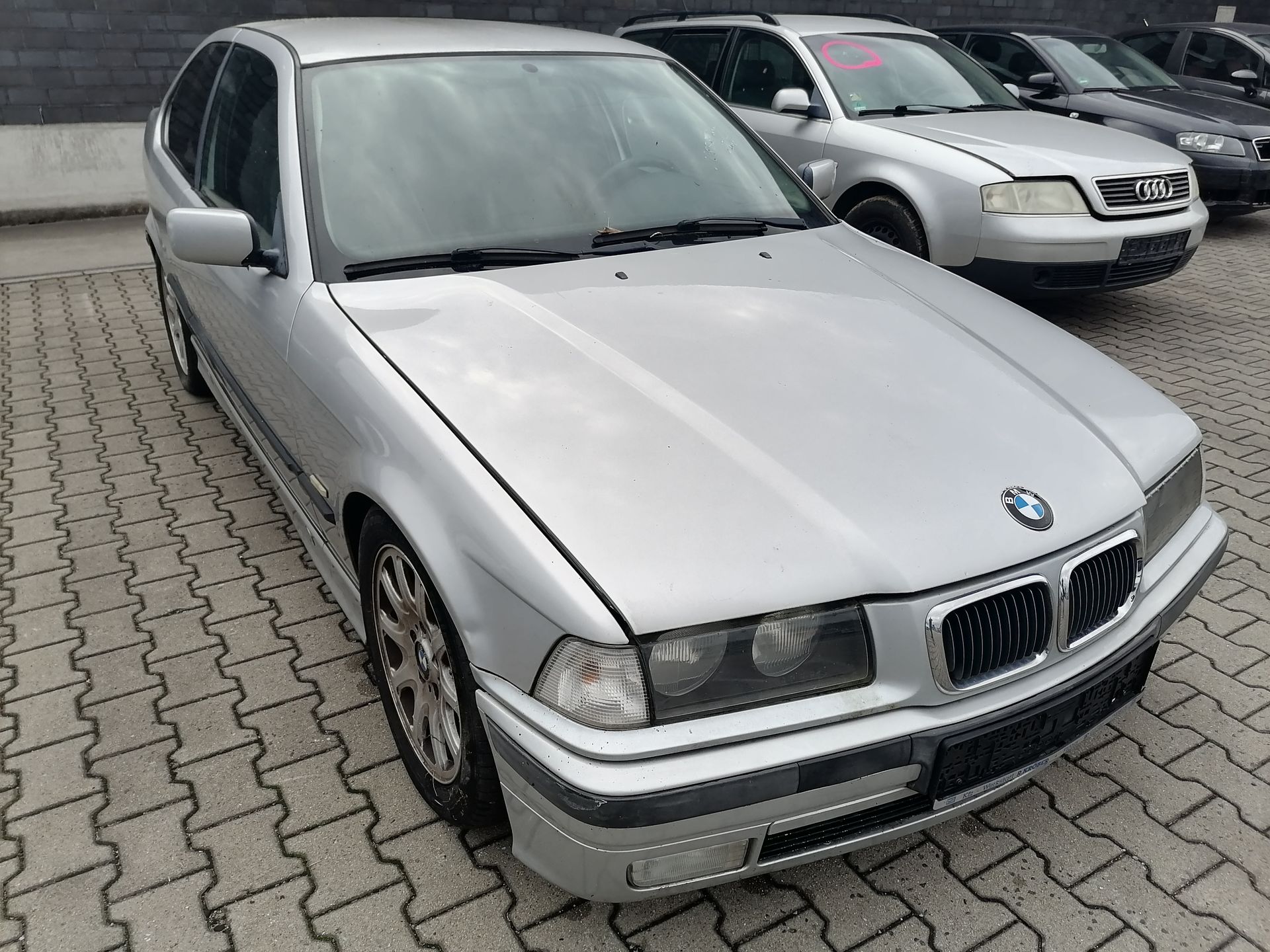 BMW E36 Compact Heckklappe Hecktür Kofferraumklappe 354-Titansilber BJ94-00