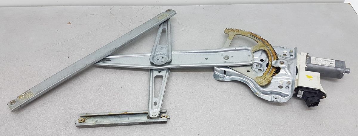 Toyota Corolla E12 Fensterheber vorn rechts 992046100 Bj2005 Produktion England