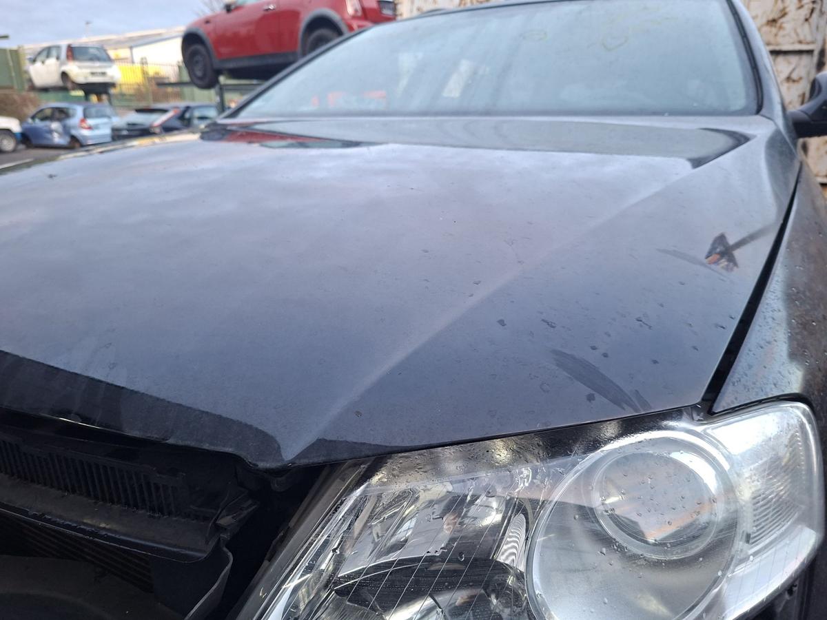 VW Passat 3C Variant Motorhaube 041 brillantschwarz Bj 2006