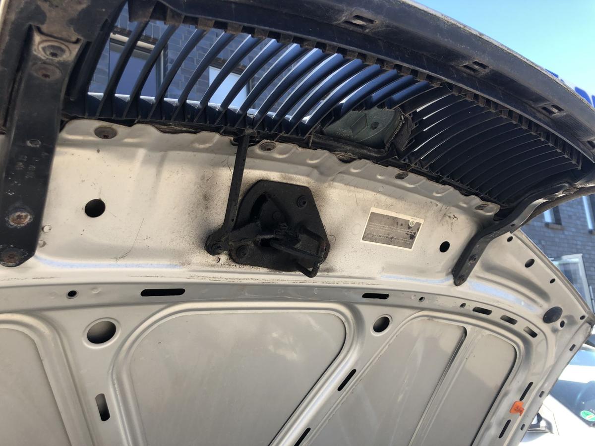 Skoda Fabia 6Y Motorhaube Haube Klappe Motorklappe vorn Kühlergrill LF7T silber