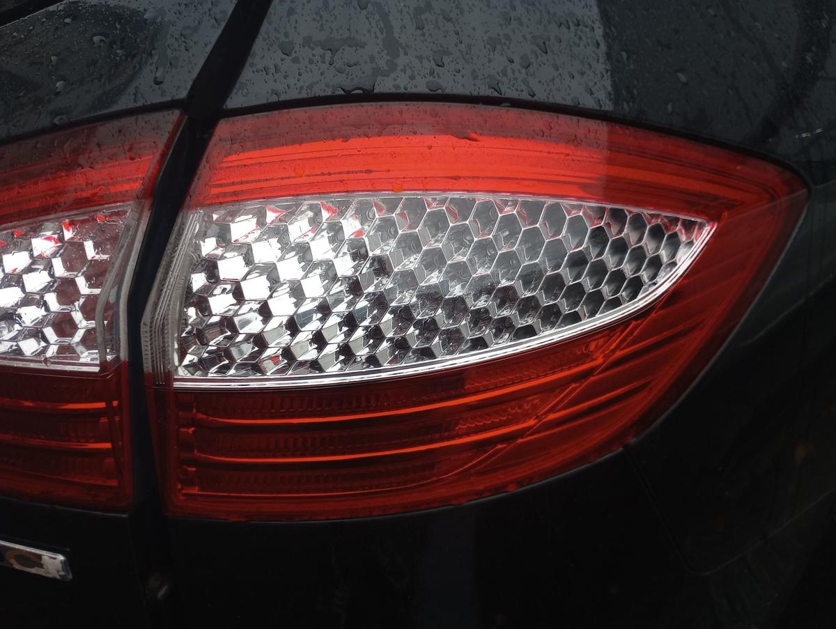 Ford Mondeo IV Kombi orig Rückleuchte außen rechts vor Facelift Bj 2010