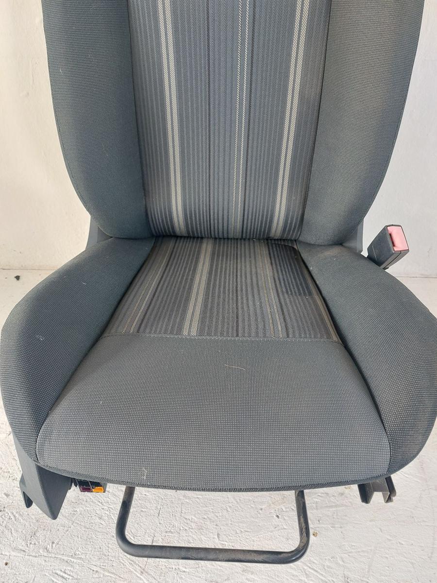 Ford Fiesta JA8 Sitz vorn rechts Beifahrersitz Stoffsitz nur 5 t&uuml;rer ohne Heizung