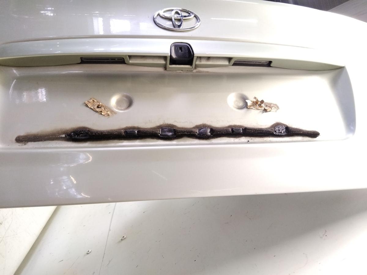Toyota Avensis T22 Liftback Heckklappe hellgr&uuml;nmetallic 6Q2 mit Scheibe Bj.1999