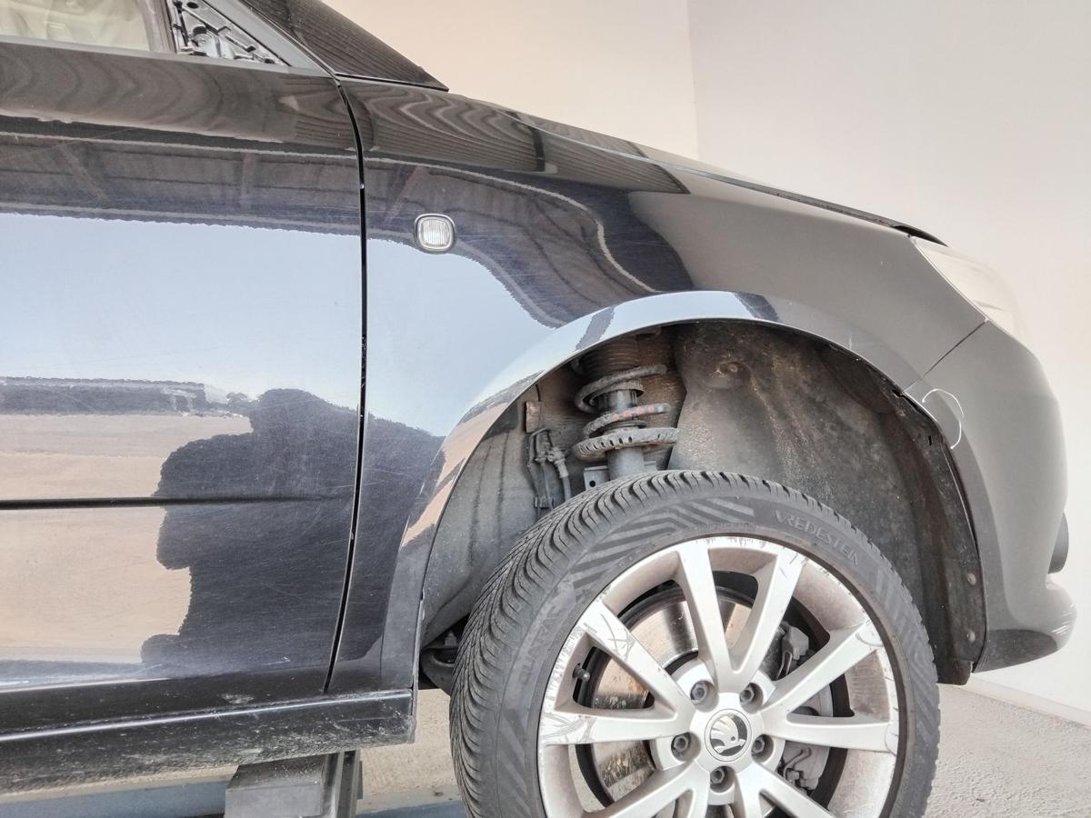 Skoda Fabia 2 5J Facelift original Kotflügel vorn rechts LF9R Blackmagic BJ2014