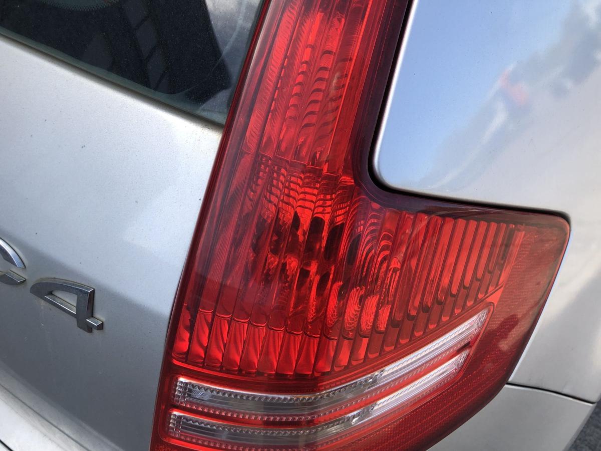 Citroen C4 Typ L R&uuml;ckleuchte rechts Ober- und Unterteil 5 t&uuml;rig R&uuml;cklicht