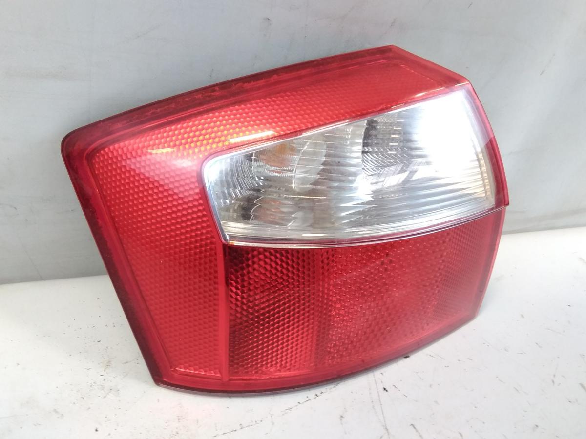 Audi A4 8E B6 Limousine original Rückleuchte Heckleuchte links BJ2003