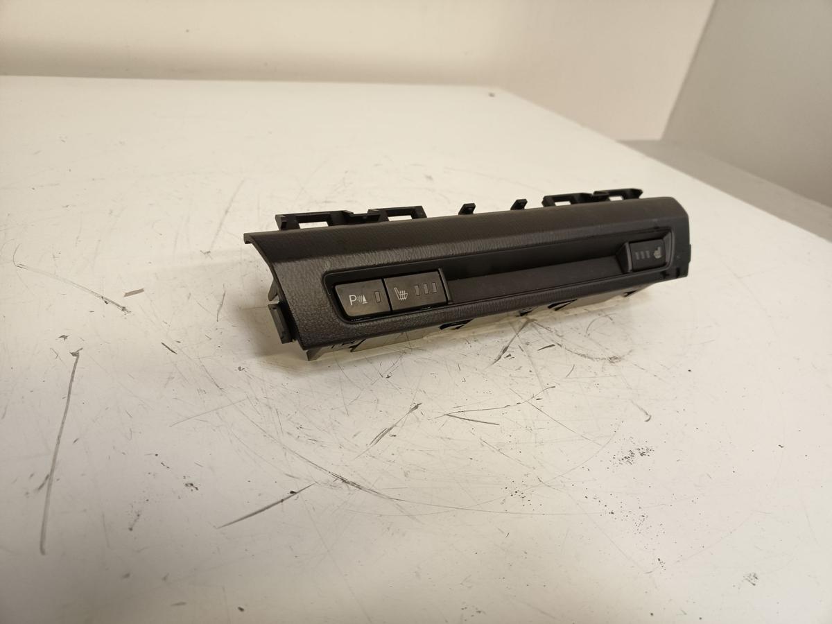 Mazda 3 BM orig Schalter für Sitzheizung und PDC 155260 Bj 2016
