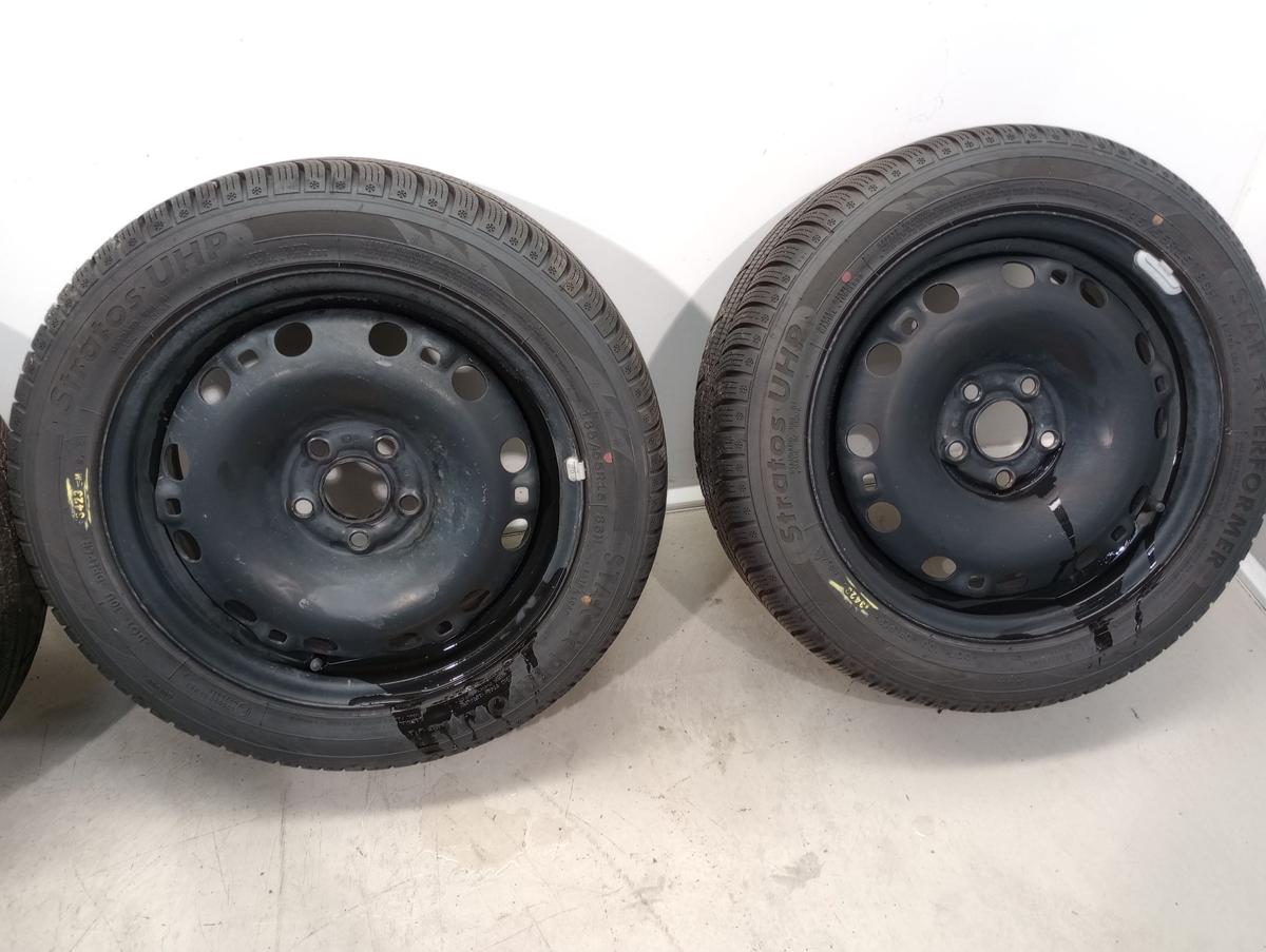 Vw Polo 9N orig Stahlfelgen Satz 15Zoll mit Winterreifen 185/55R15 DOT 3423