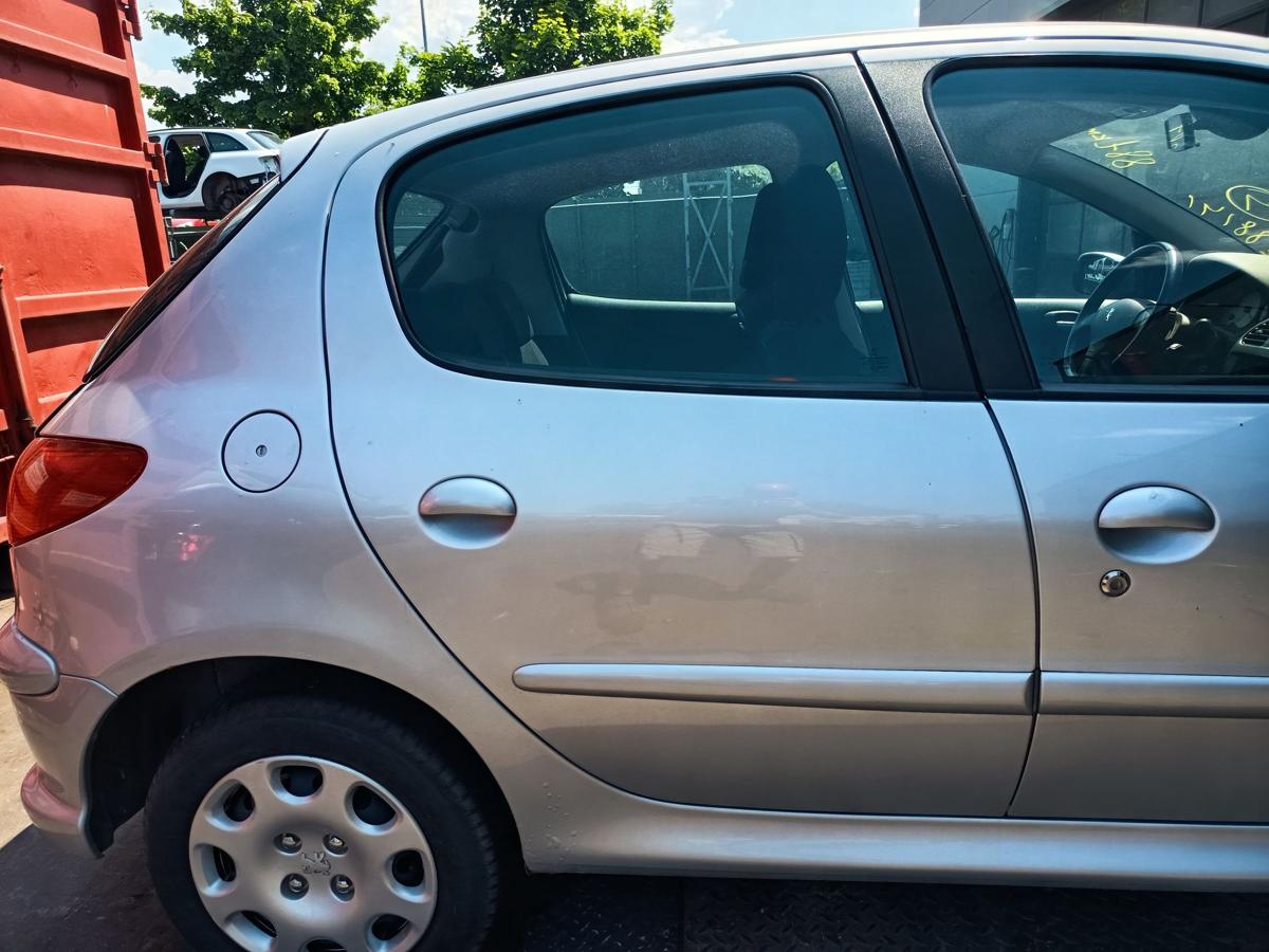 Peugeot 206 orig Tür hinten rechts 5trg EZR Silber Bj 2005