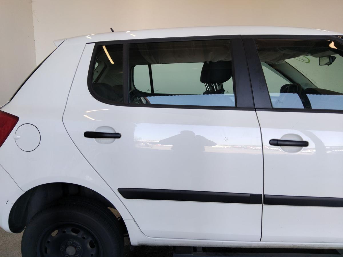 Skoda Fabia 2 Tür hinten rechts Limo Fließheck candyweiss 1026 BJ2011