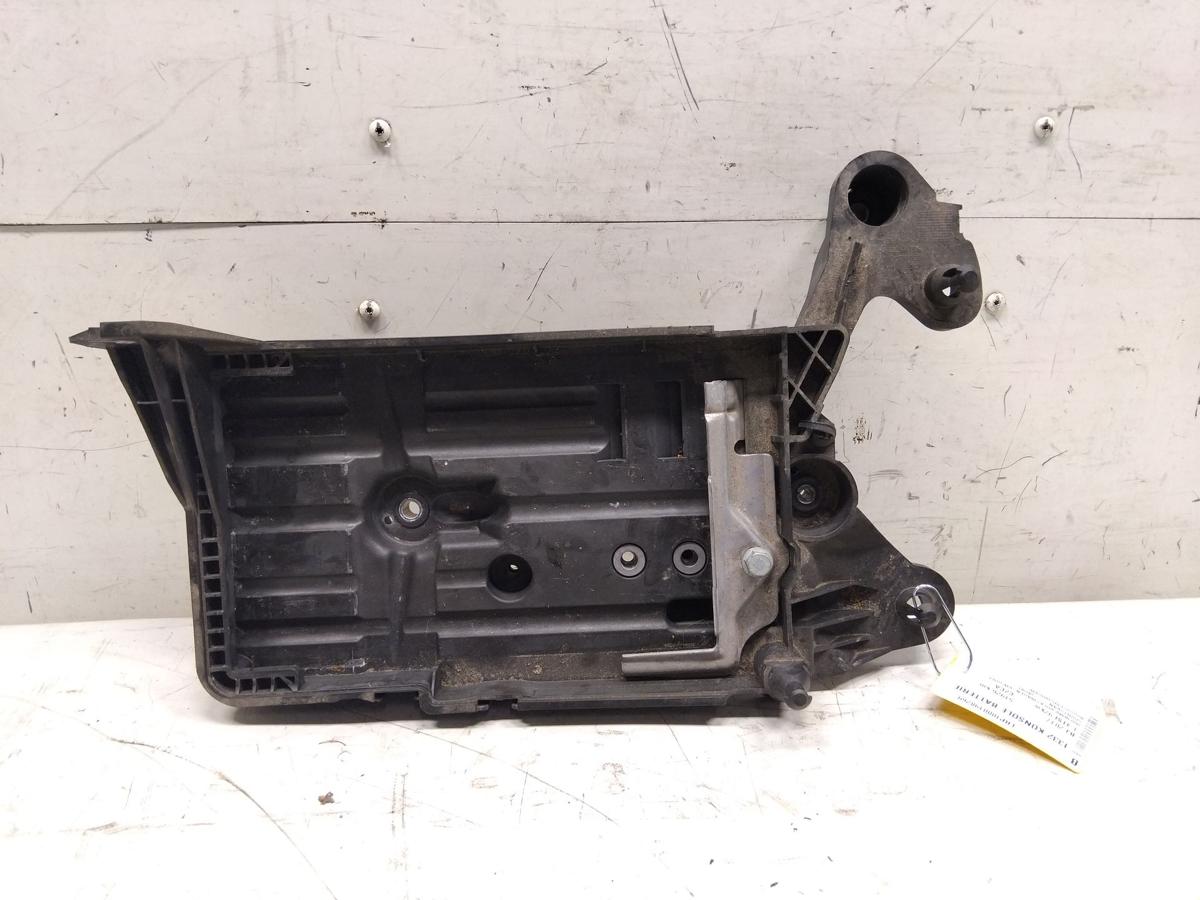 VW Golf Sportsvan original Batteriekonsole 1.4TSI 92kw CZCA Bj.2017