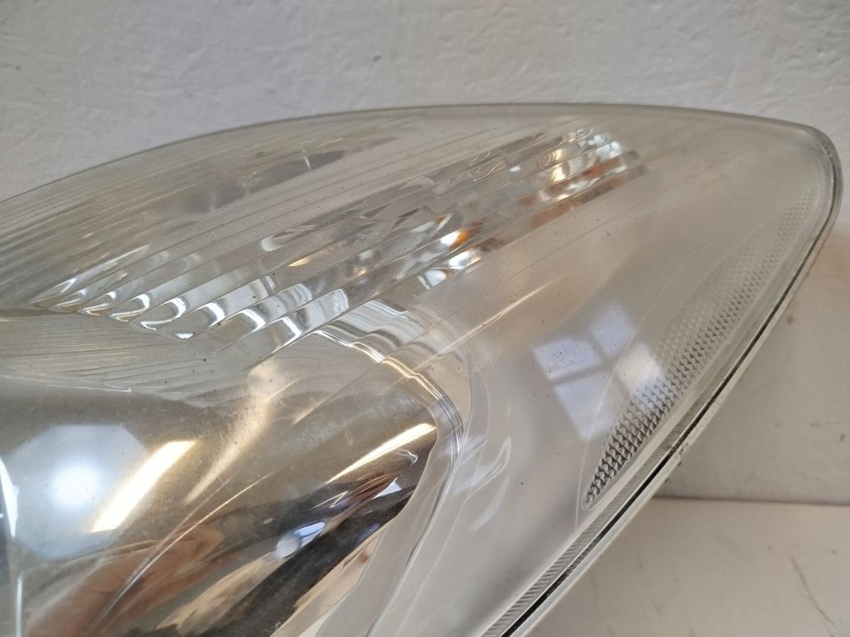 Toyota Yaris XP9 Hauptscheinwerfer Frontscheinwerfer vorn links Frankreich TEXT