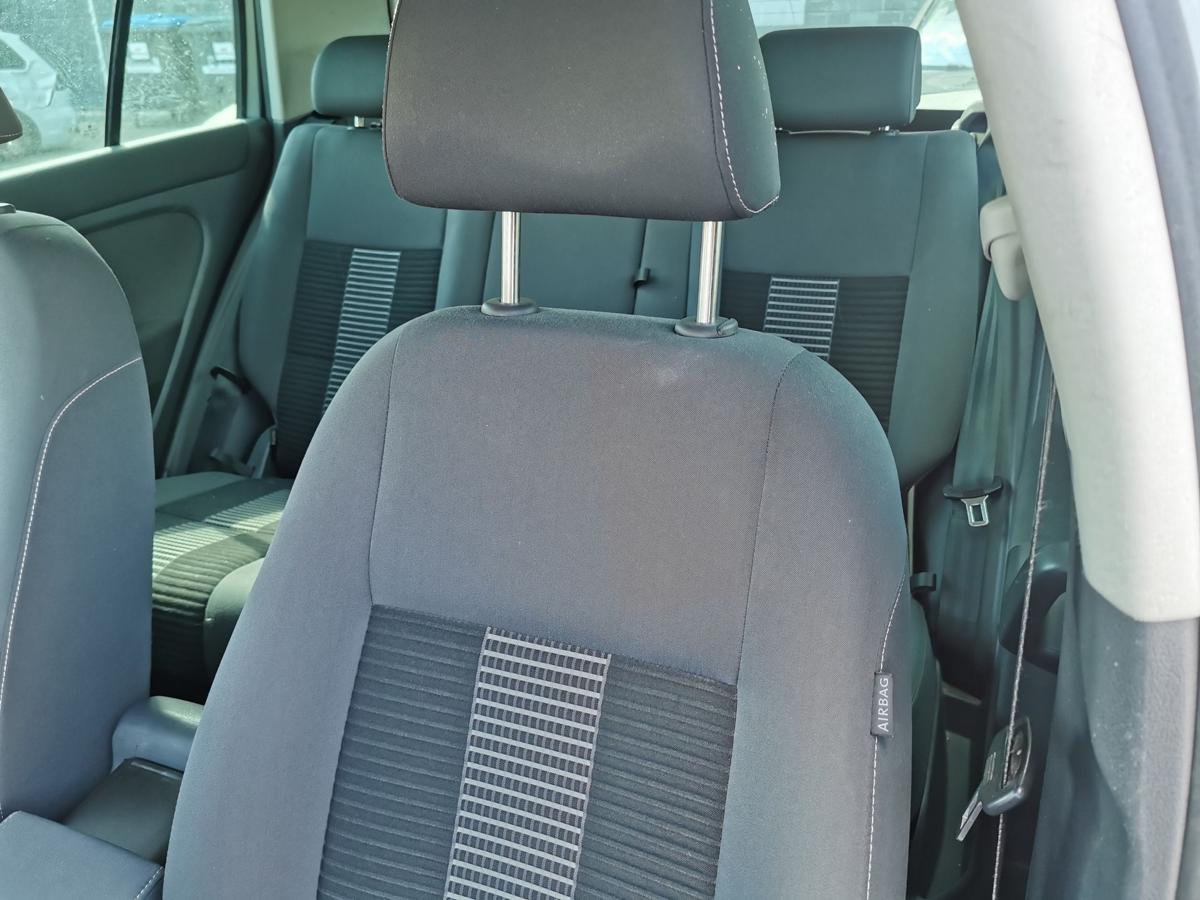 VW Golf Plus 5M Sitz Fahrersitz Autositz vorn links Stoff TEXT BILDER