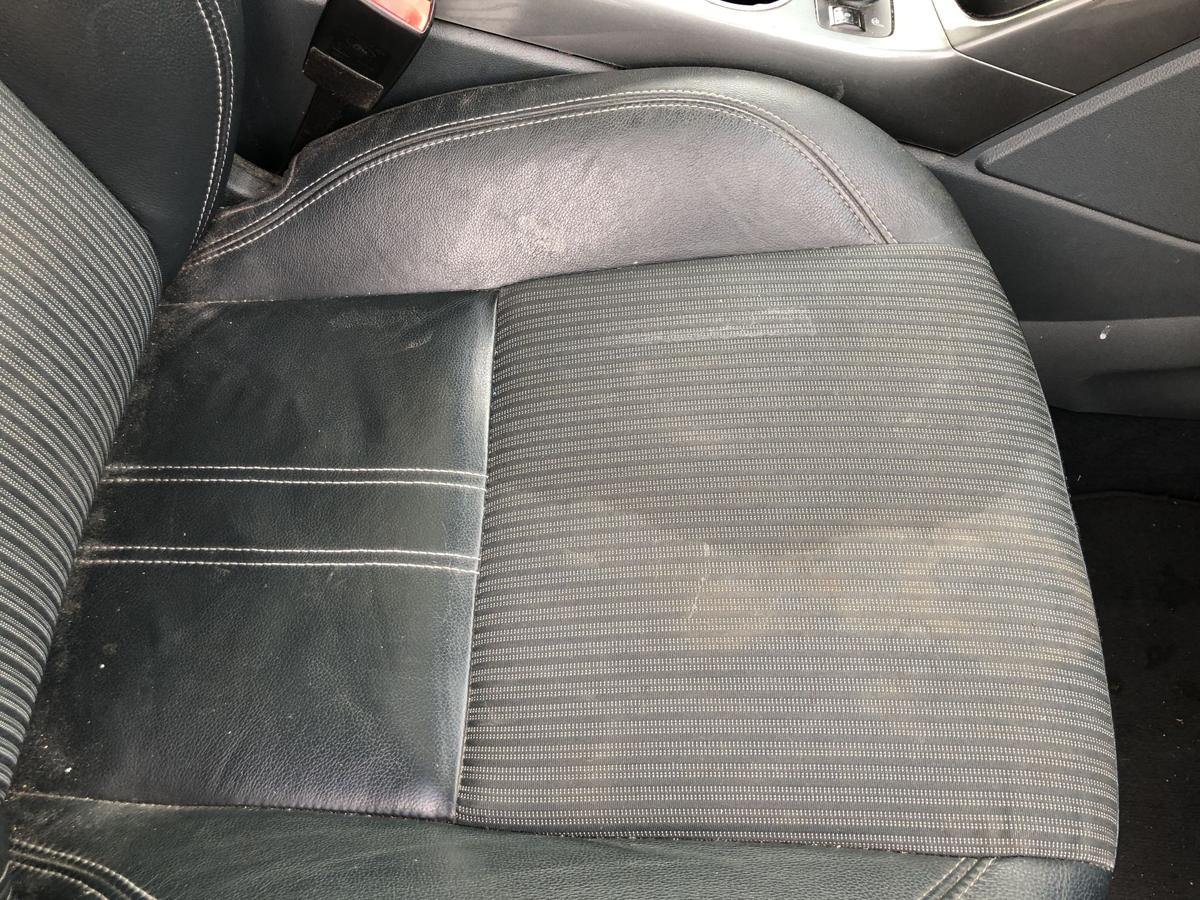 Ford C-Max CB7 Sitz vorn rechts Beifahrersitz Teilleder mit Stoff Heizung
