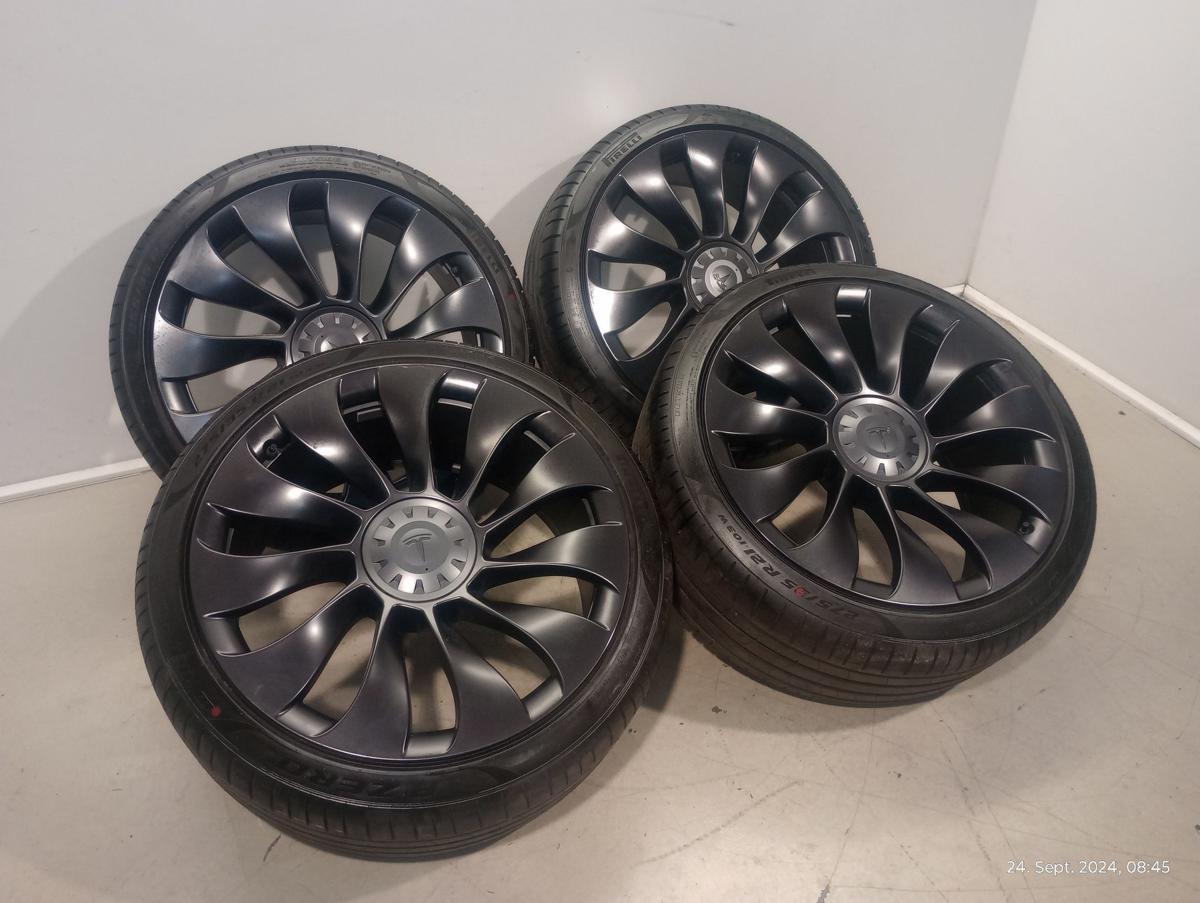 Tesla Model Y orig Alufelgen Satz 10,5x21 ET48 Sommerreifen 275/35R21 DOT 3721