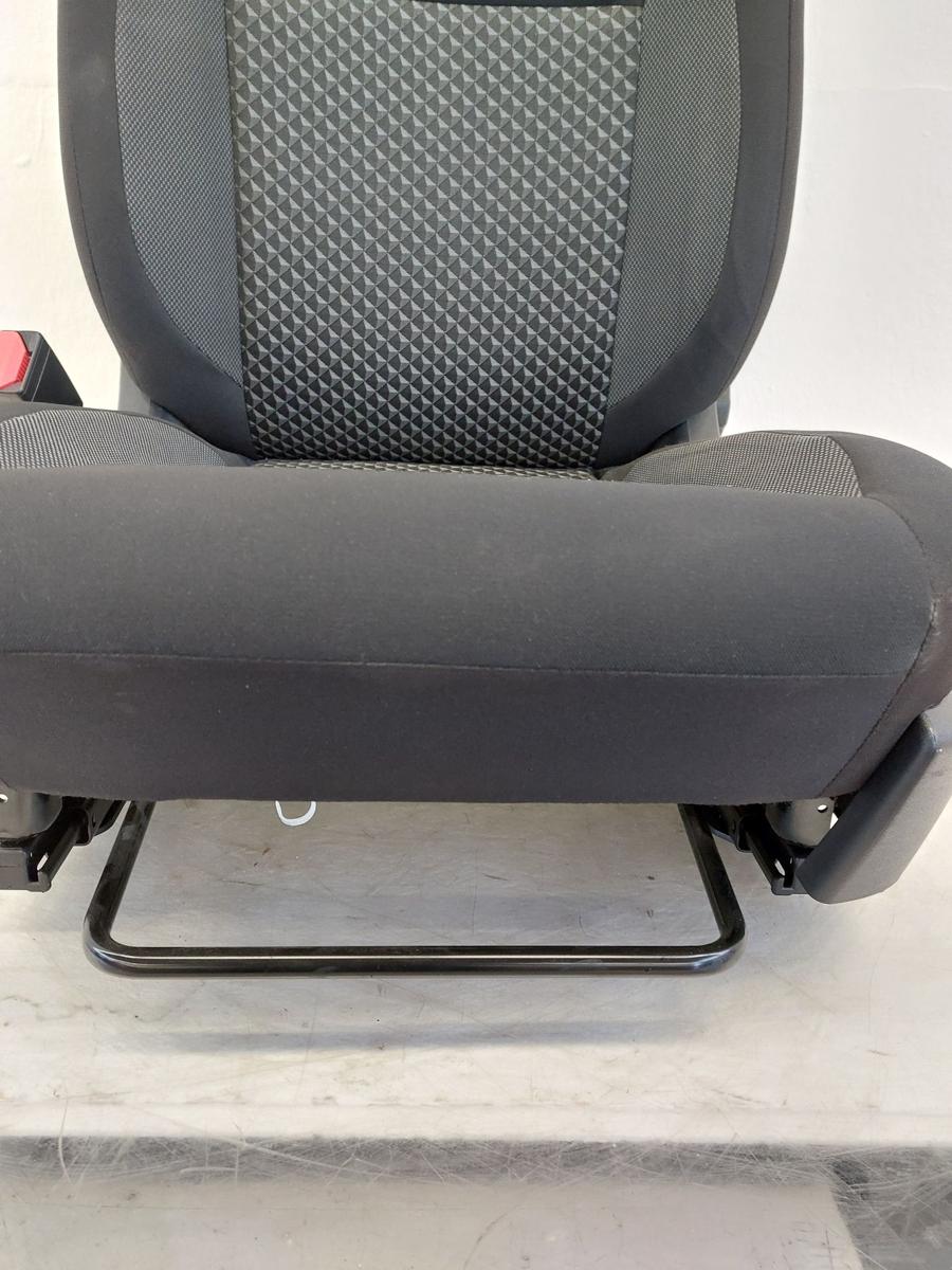 Nissan Micra K14 Sitz vorn links Fahrersitz Stoff Autositz mit Heizung OEM