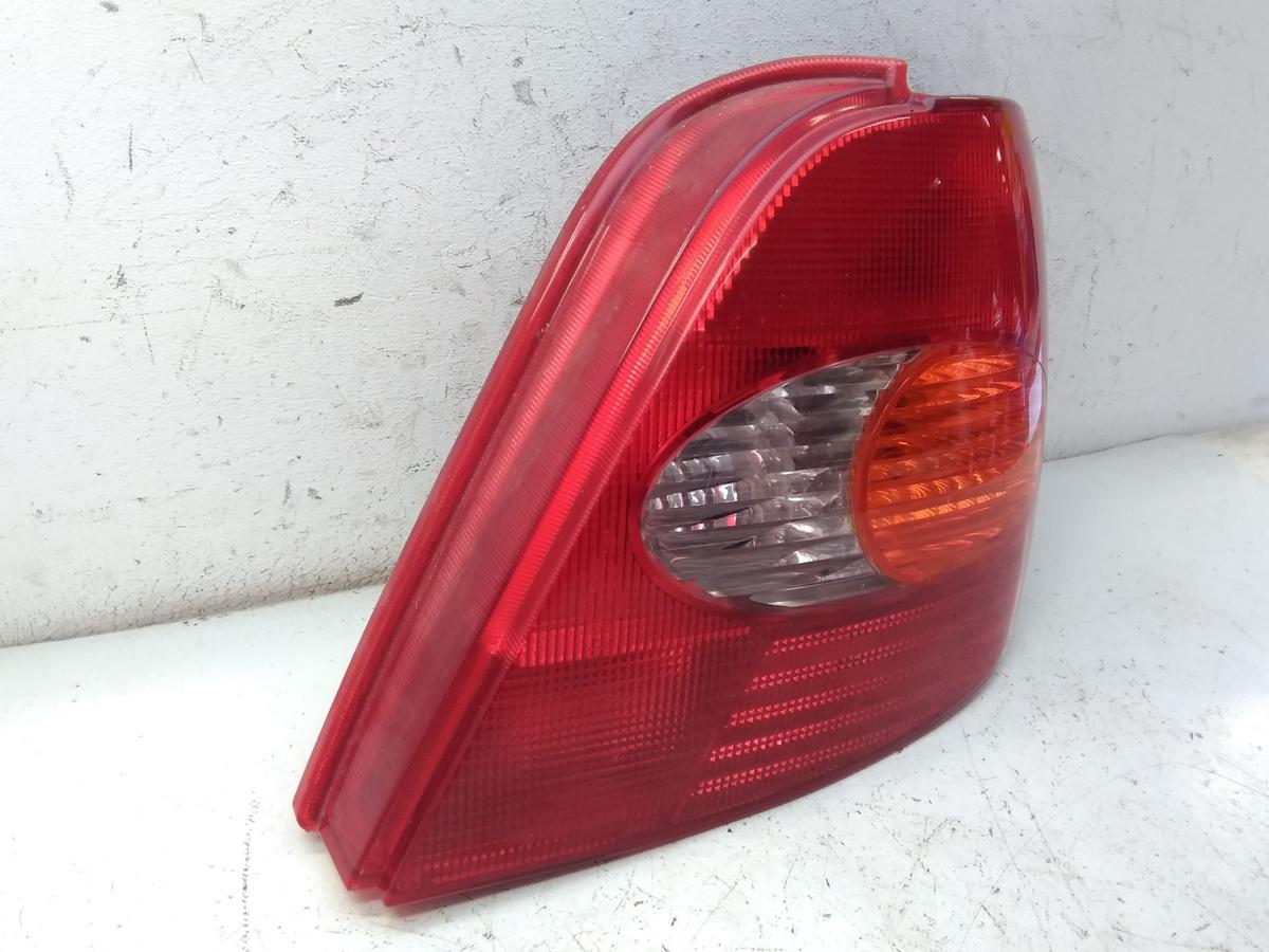 Toyota Avensis T22 Liftback original R&uuml;ckleuchte Heckleuchte rechts Bj.1999