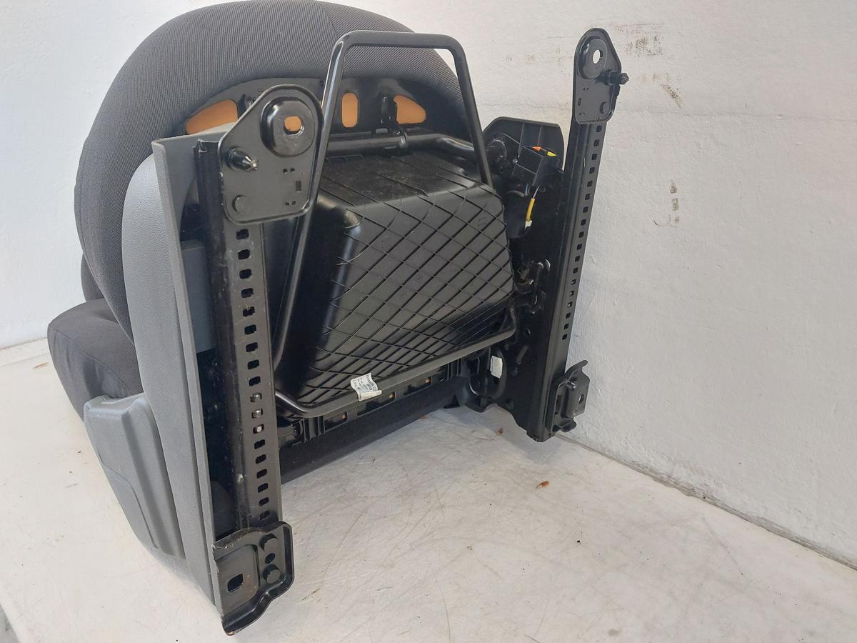 Ford Fusion JU2 Sitz Autositz Beifahrersitz vorn rechts Stoff klappbar Staufach Ford Fusion JU2 Sitz Autositz Beifahrersitz vorn rechts Stoff klappbar Staufach