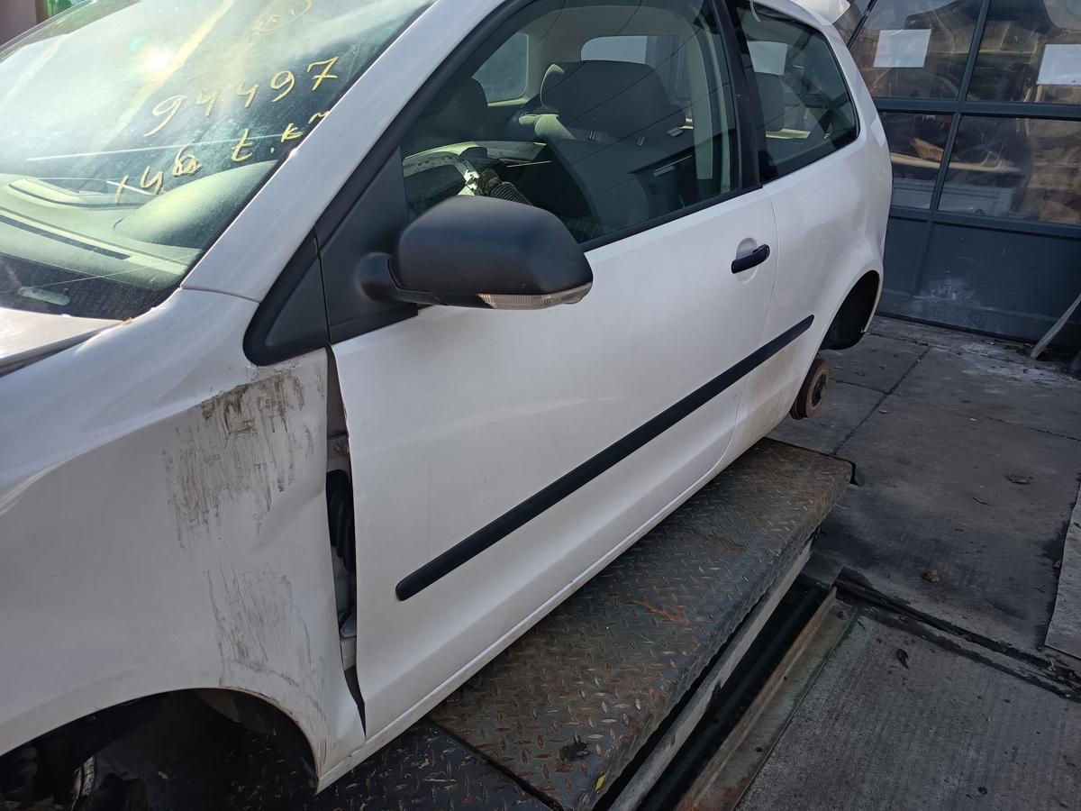 VW Polo 9N3 original T&uuml;r links Fahrer 3t&uuml;rer B9A Candywei&szlig; Bj 2009