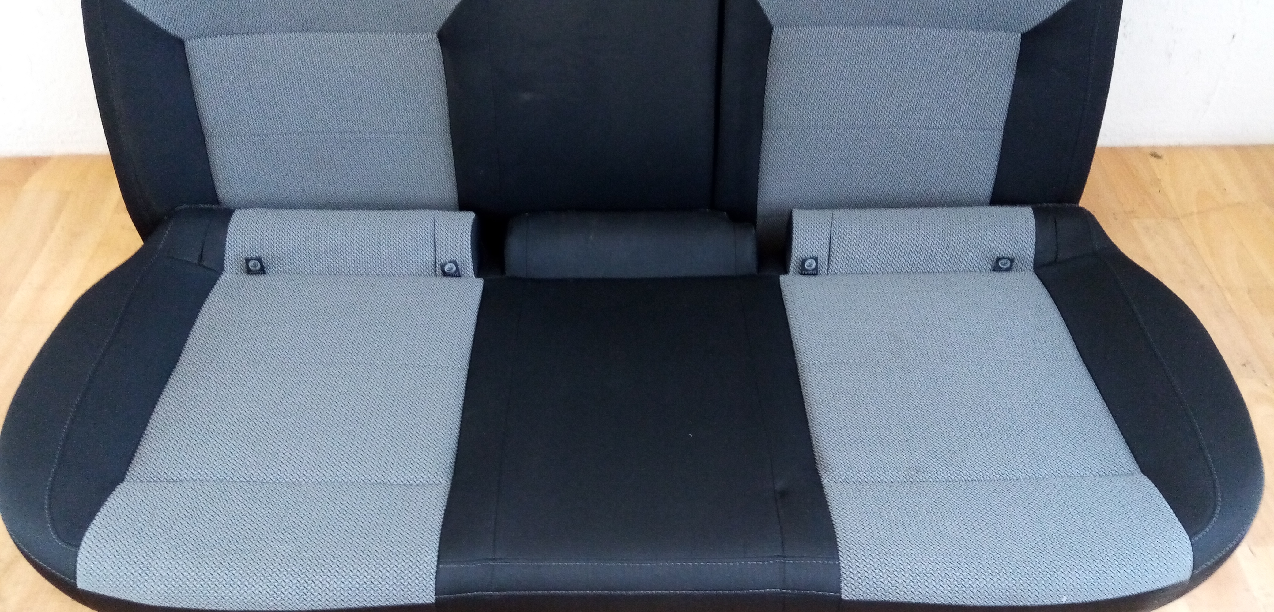 Skoda Rapid R&uuml;cksitz Sitzbank R&uuml;cksitzbank Stoff Bj.13 Fliessheck