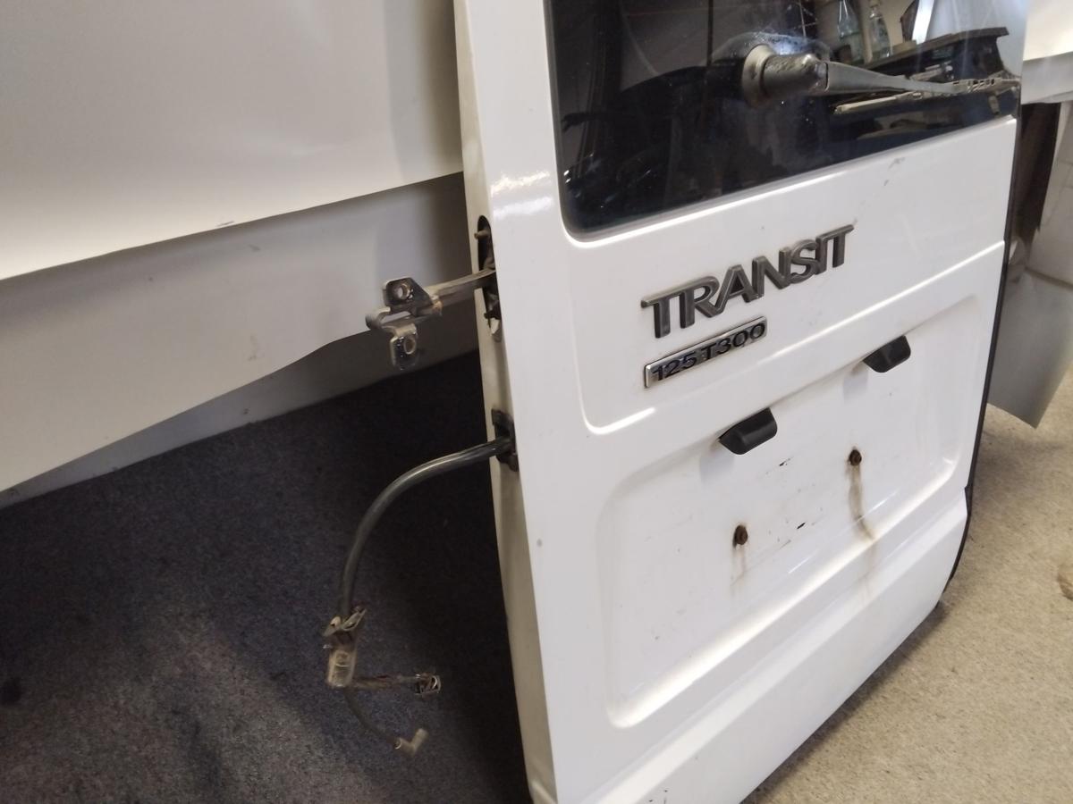 Ford Transit 6 TT9 Heckfl&uuml;gelt&uuml;r Heckt&uuml;r links Bus Mittelhochdach BJ2013 weiss