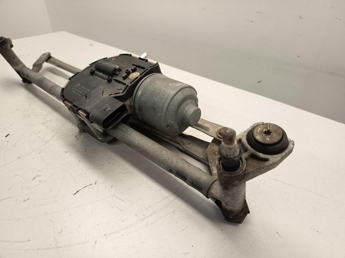 VW Golf VI 6 BJ 2009 original Wischermotor vorn mit Gestänge