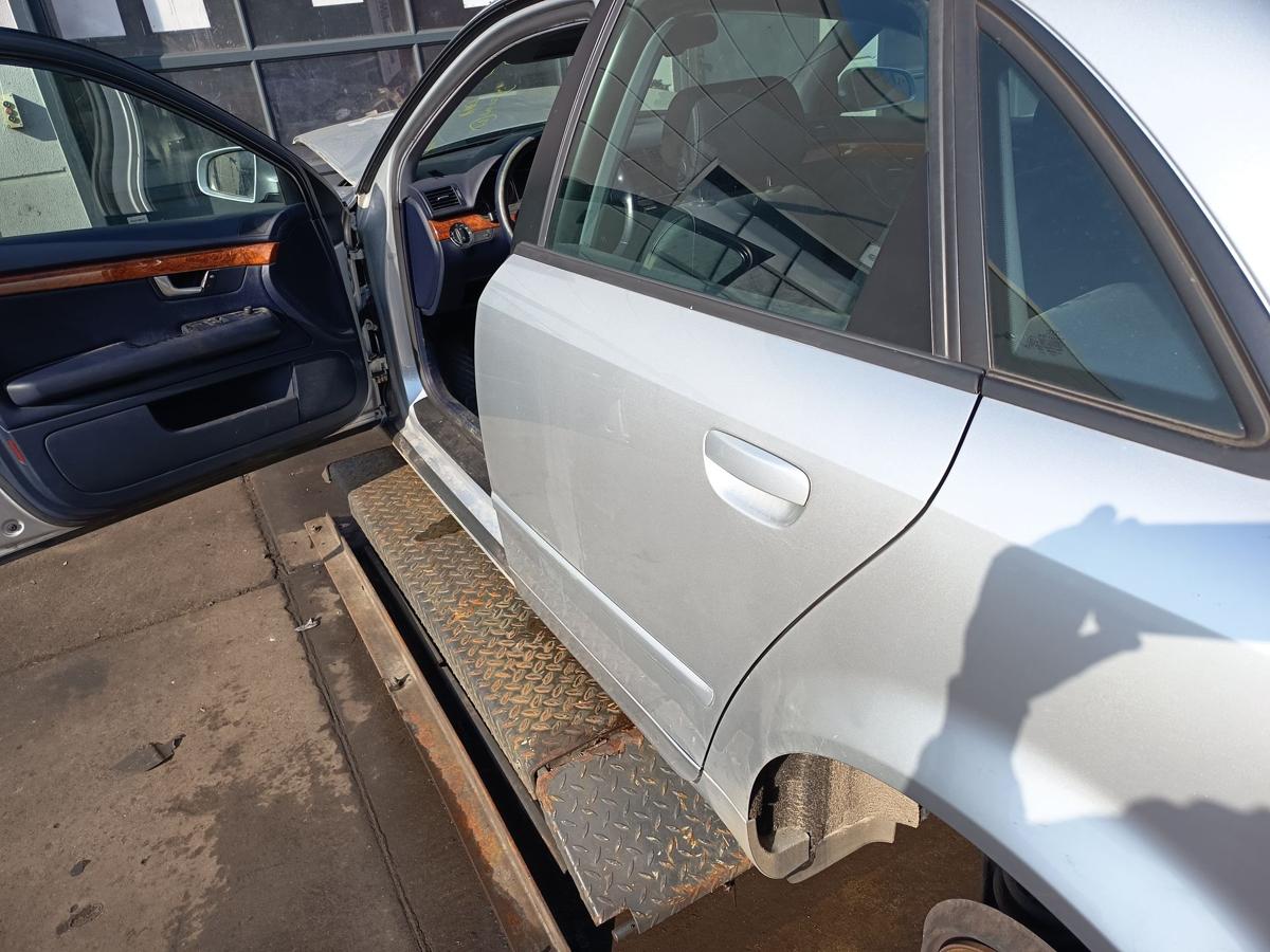 Audi A4 B6 Limo original T&uuml;r hinten links Fond Y7W Lichtsilber Bj 2003