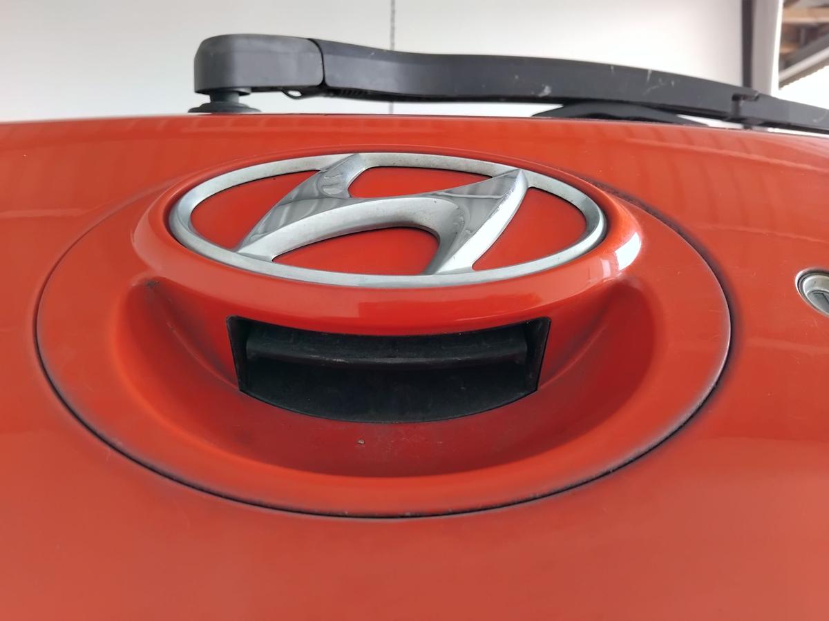 Hyundai i20 PB Heckklappe BH Electric Red mit Heckscheibe BJ2009