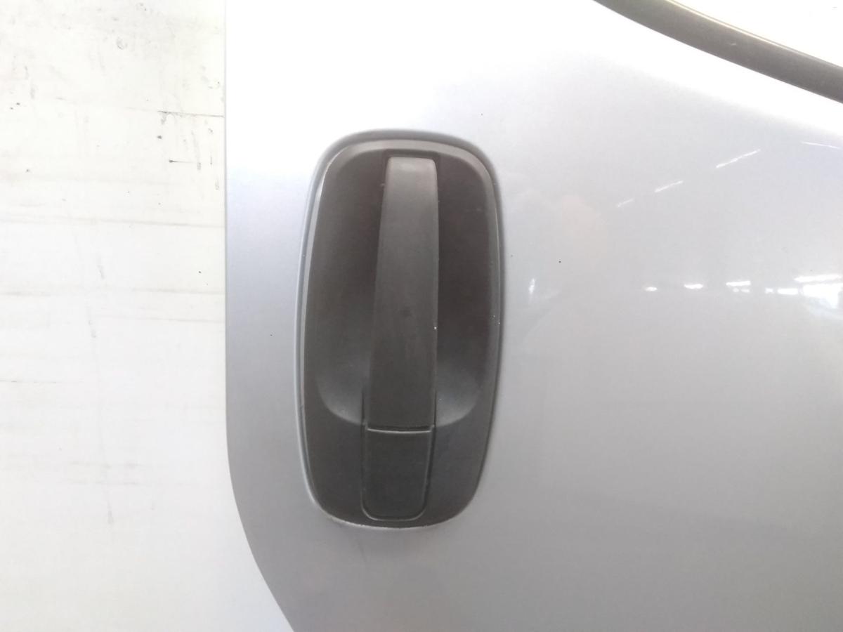 Opel Vivaro A Tür vorn rechts Beifahrertür silber BJ2003
