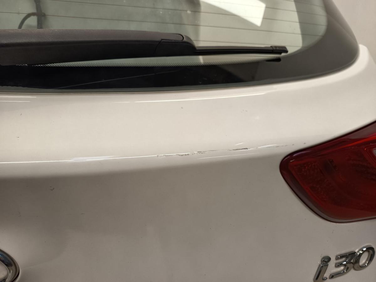 Hyundai i30 GD original Heckklappe mit Scheibe Limousine CREAMY WHITE Bj 2013