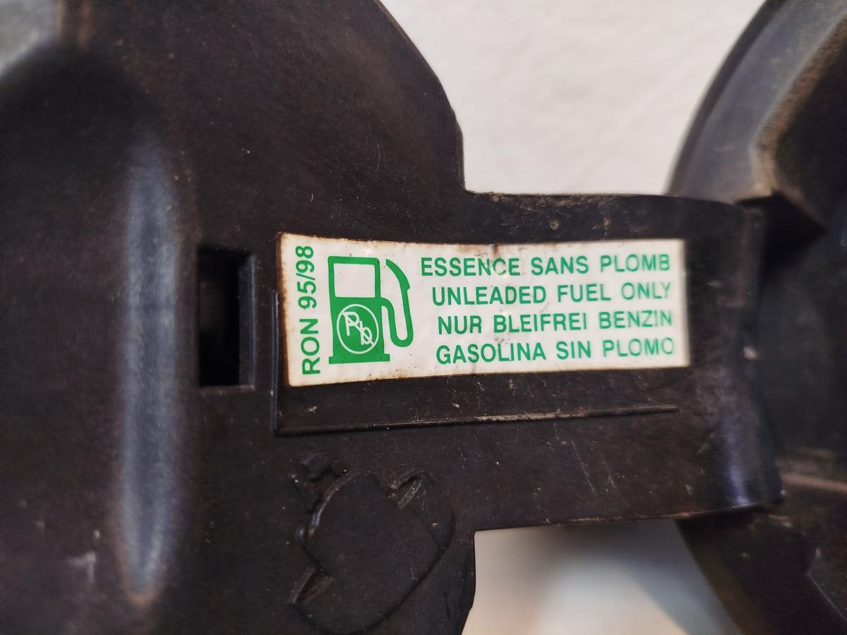 Citroen DS3 Sport Chic Tankklappe Tankdeckel Tankverschluss KTH Thorium Grau