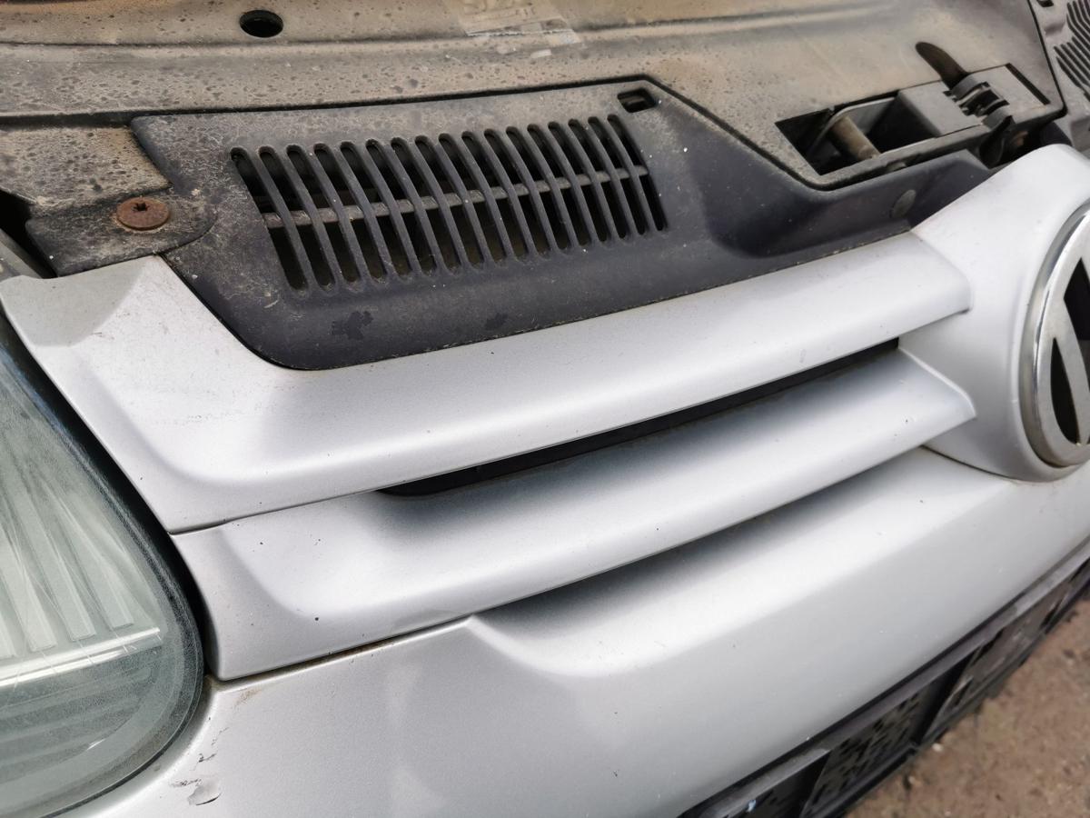 VW Golf V 5 Kühlergrill Frontgrill Grill vorn mit Logo LA7W Reflexsilber Met VW Golf V 5 Kühlergrill Frontgrill Grill vorn mit Logo LA7W Reflexsilber Met