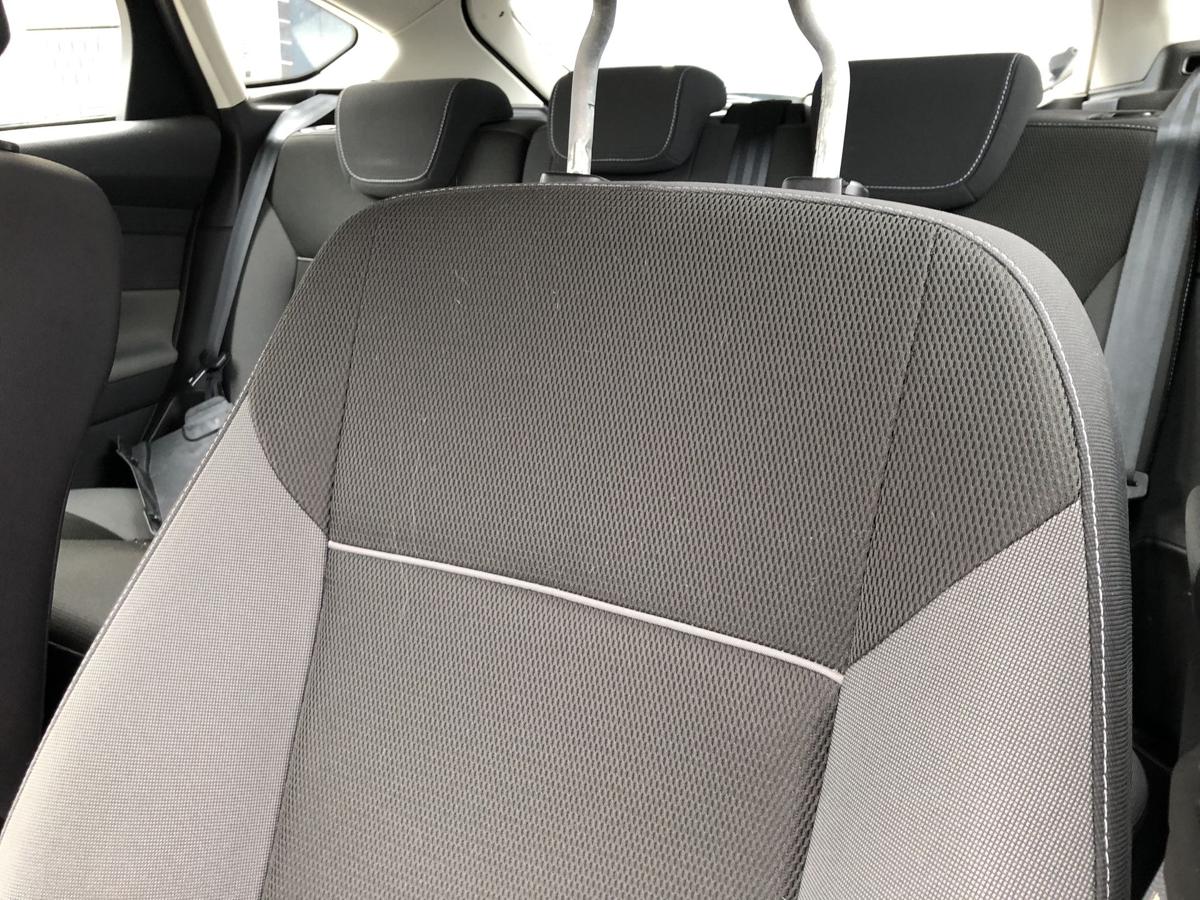 Ford Focus DYB Sitz vorn links Fahrersitz Stoff Sitzheizung Stoffsitz 5trg