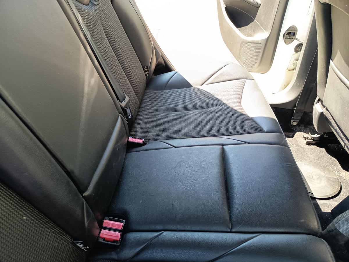 Peugeot 308 GTI original Leder R&uuml;cksitzbank geteilt mit Armlehne schwarz Bj 2011