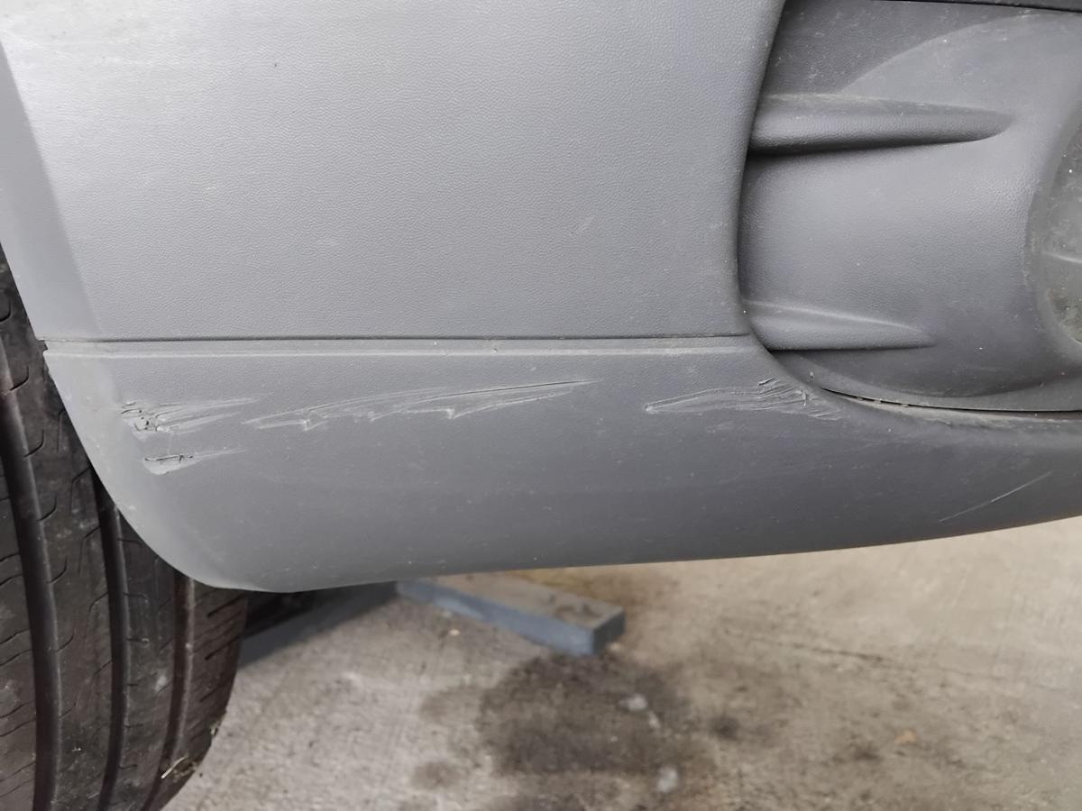 VW Caddy 2K orig Sto&szlig;f&auml;nger Sto&szlig;stange vorn dunkelgrau unlackiert BJ2009 Kratzer