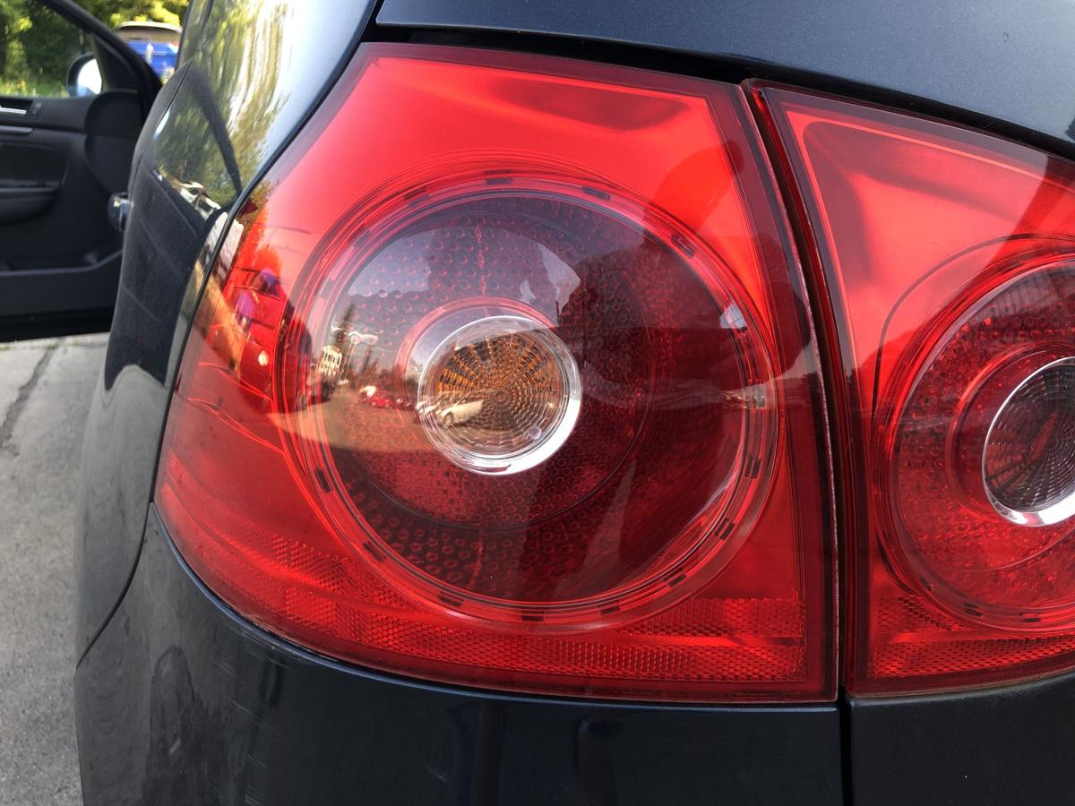 VW Golf 5 V 1K R&uuml;ckleuchte links au&szlig;en R&uuml;cklicht Heckleuchte f&uuml;r 3 und 5 t&uuml;rer
