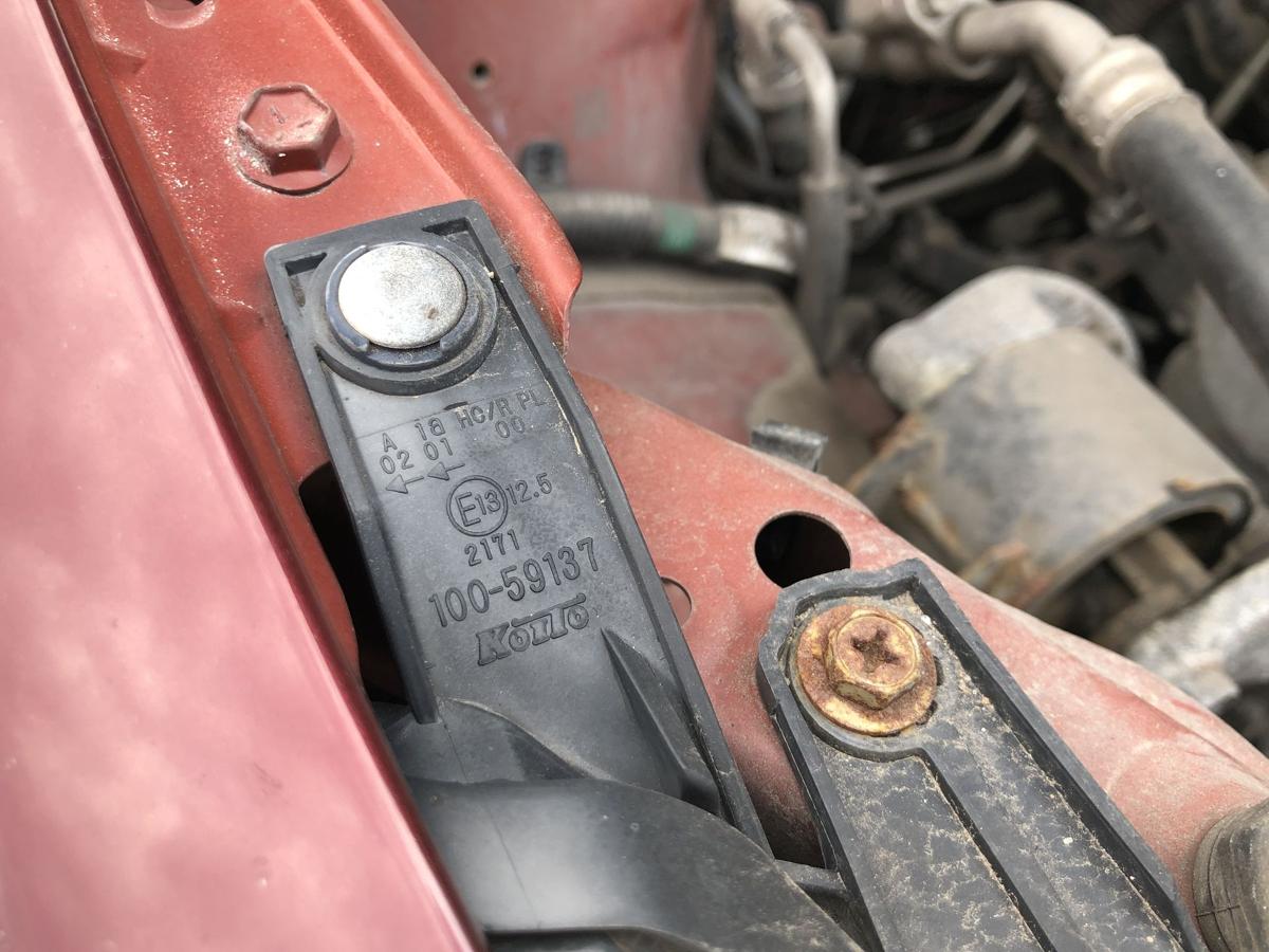 Suzuki SX4 Stufenheck Scheinwerfer rechts Hauptscheinwerfer Halogen Tr&uuml;b Koito