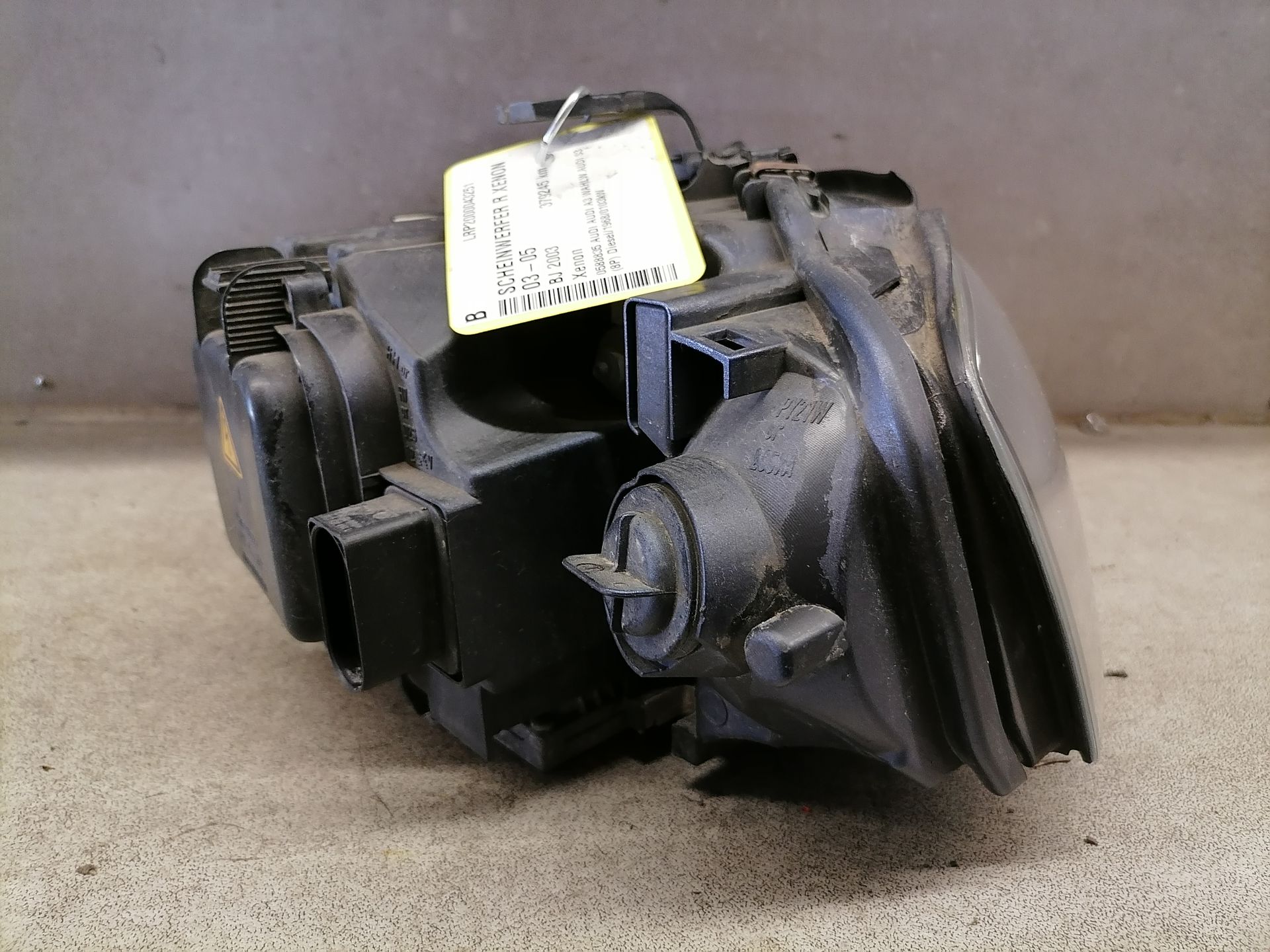 Audi A3 8P original Xenonscheinwerfer vorn rechts Bj.2003