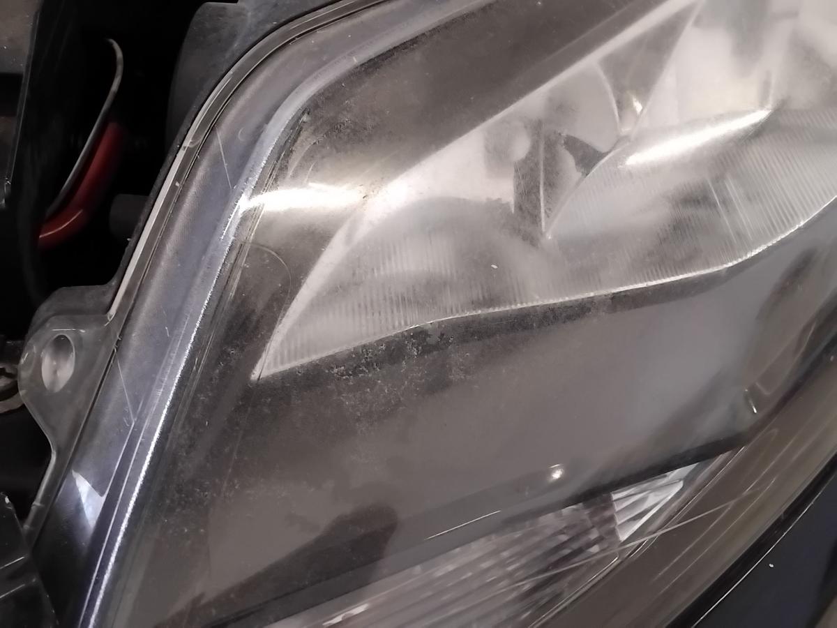 Ford Focus 3 DYB orig Scheinwerfer links schwarz Visteon mit LWR vergilbt BJ2011