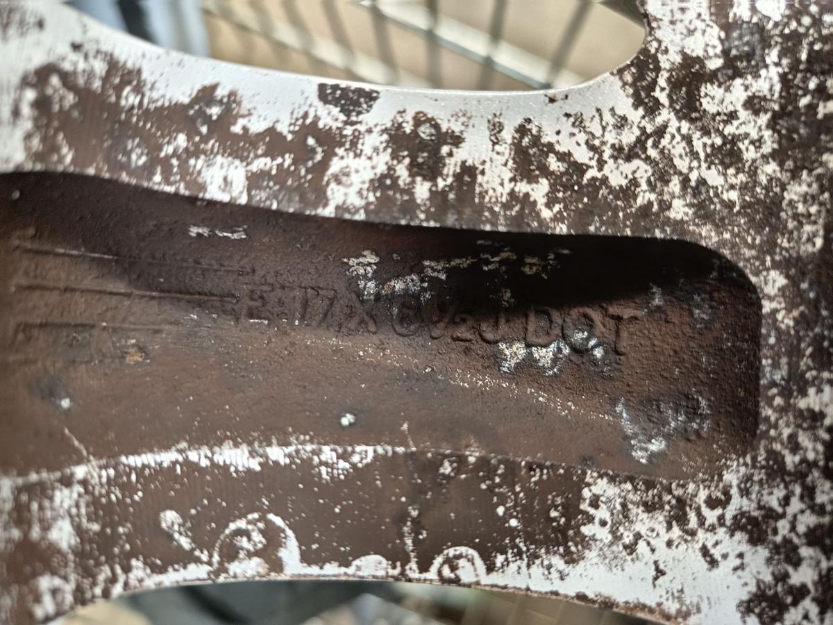 Kia Carnival III original Satz Alufelgen 6,5x17 ET46 529104D250 Bj 2006