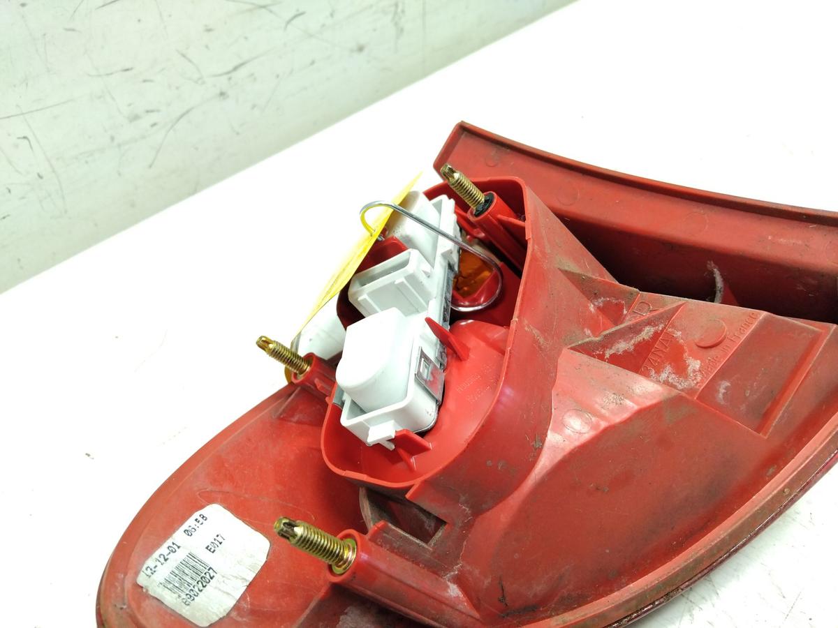 Toyota Avensis T22 Kombi R&uuml;ckleuchte Schlussleuchte rechts au&szlig;en Facelift BJ2002