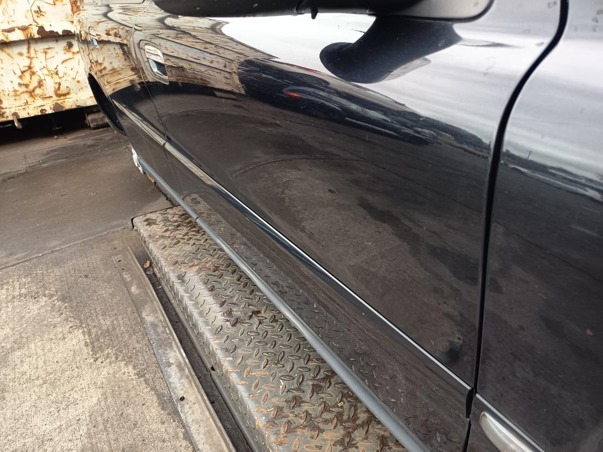 Volvo V70 II original Tür vorn rechts Beifahrer 452 Saphirschwarz Bj 2005