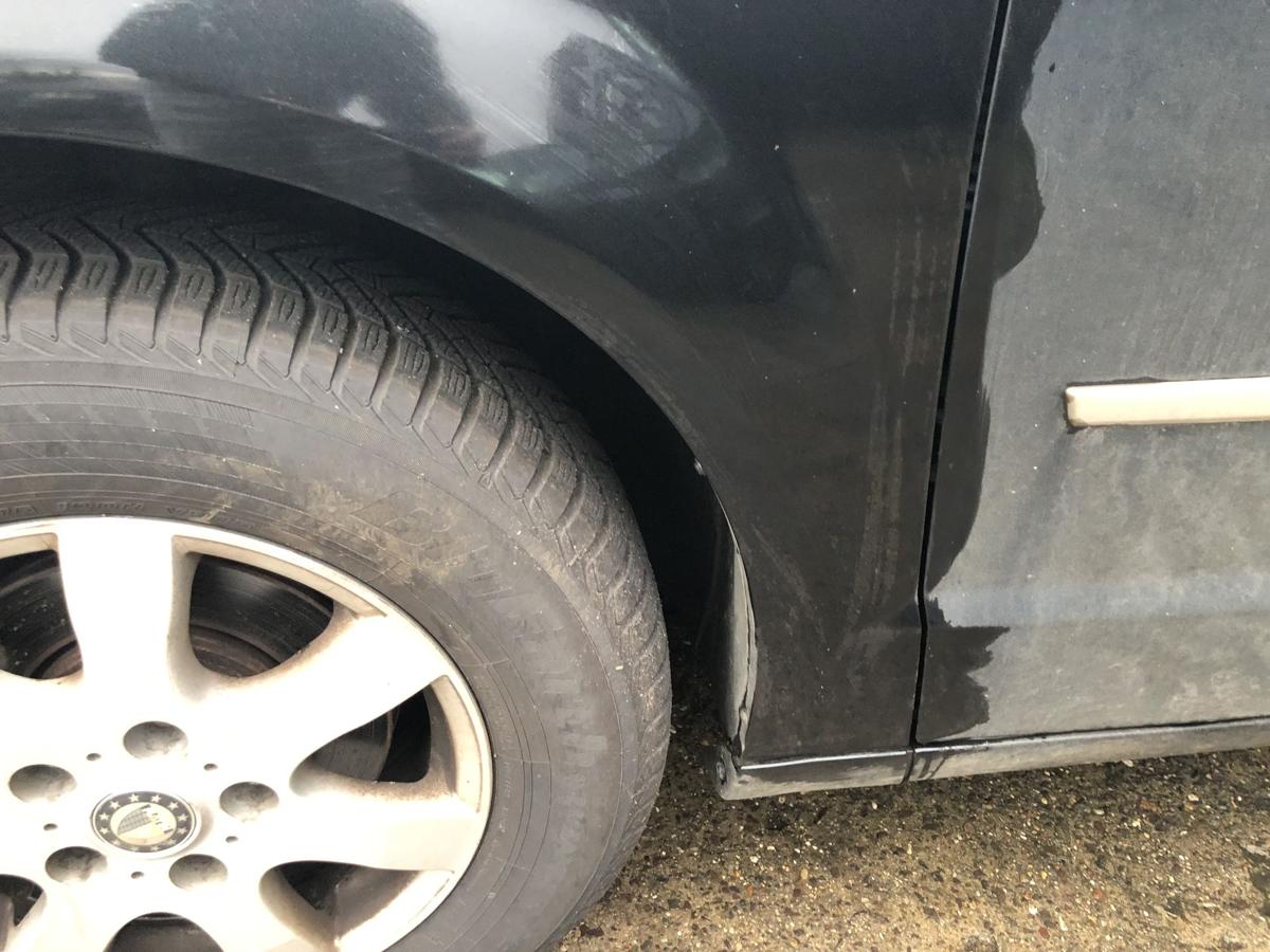 Chrysler Grand Voyager RT Kotflügel vorn links Fahrerseite QXR schwarz