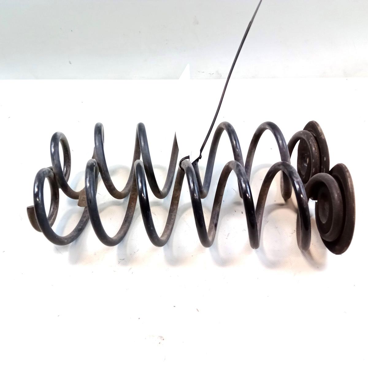 VW Golf 7 Flie&szlig;heck original Satz Schraubenfeder Hinterachse 1.6TDI BJ2017