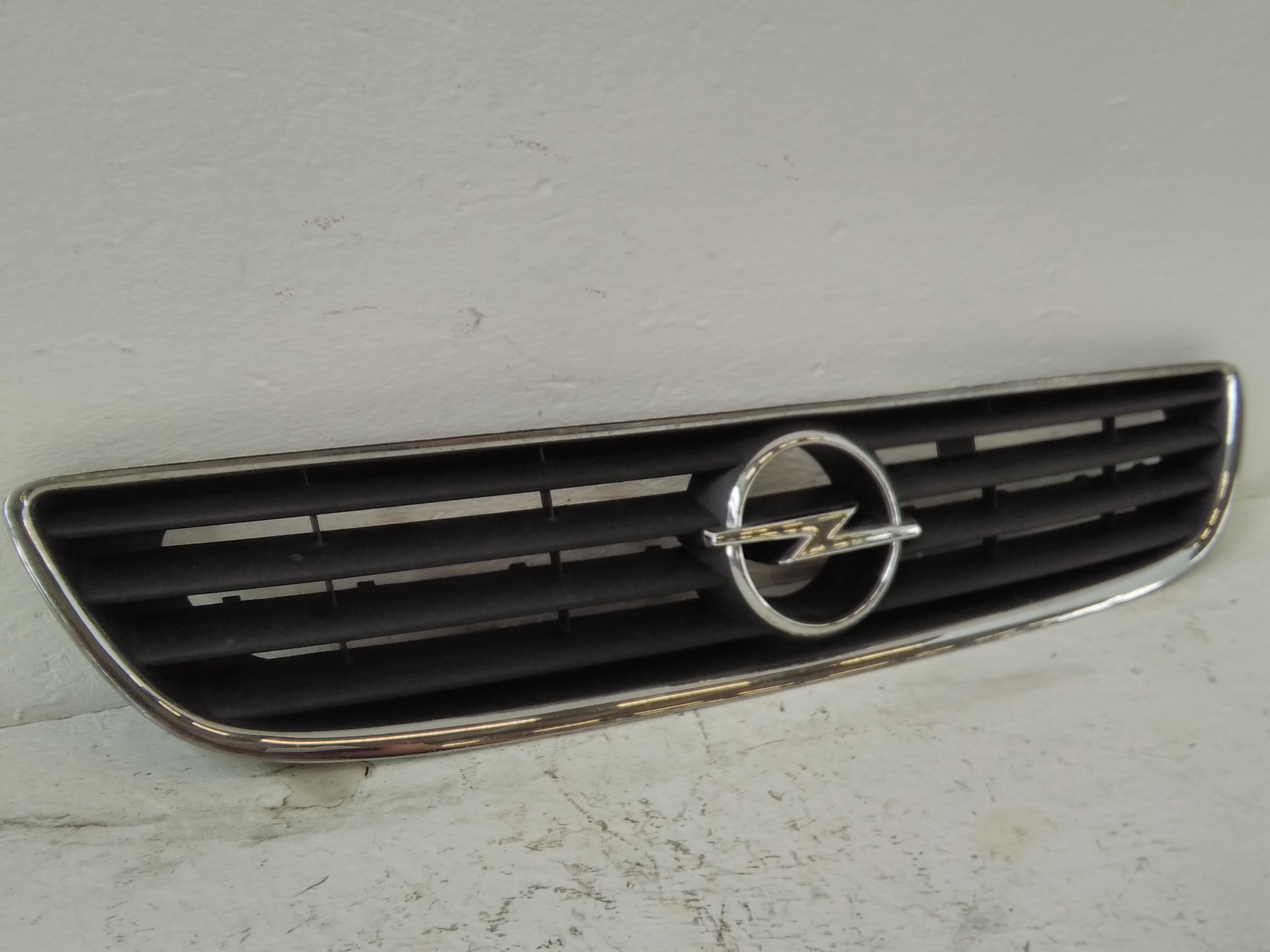 Opel Zafira A Bj00 Kühlergrill Grill Frontgrill 90580685