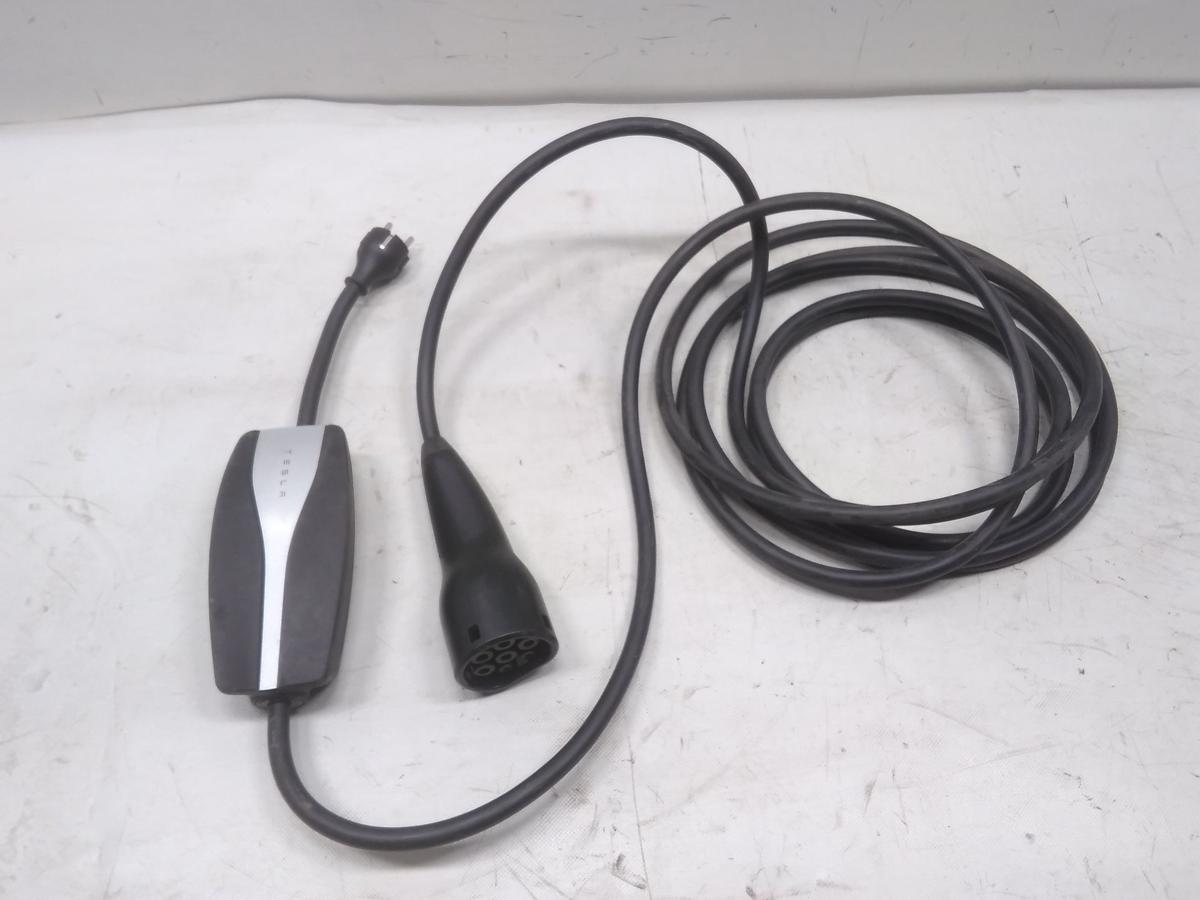 Tesla Model Y original Ladekabel Schuko 220V 1479068-00-C Mobile Charge Kit