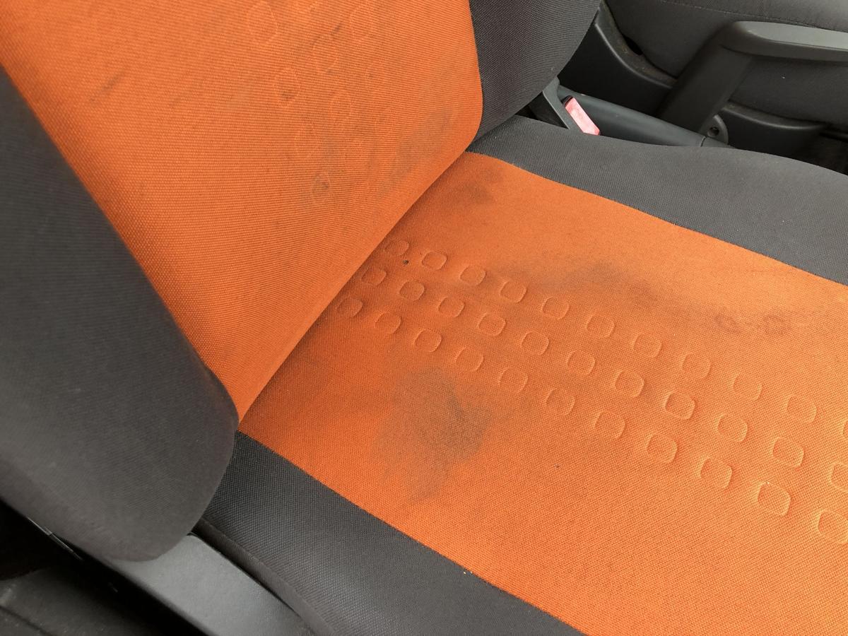 Fiat Panda 169 Sitz vorn rechts Beifahrersitz Stoff grau orange Autositz
