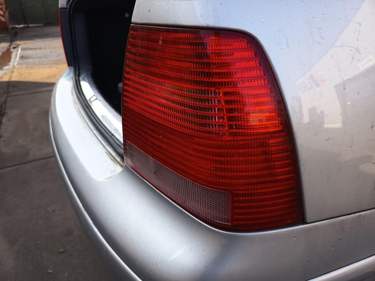VW Bora 1J Limo original R&uuml;ckleuchte rechts Heck Schluss Licht Bj 2001