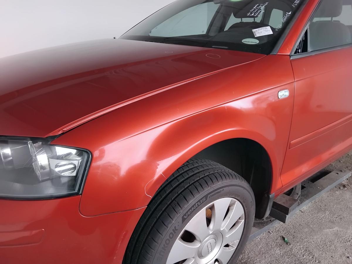 Audi A3 8P original Kotfl&uuml;gel vorn links granatrotmetallic LZ3F BJ2007